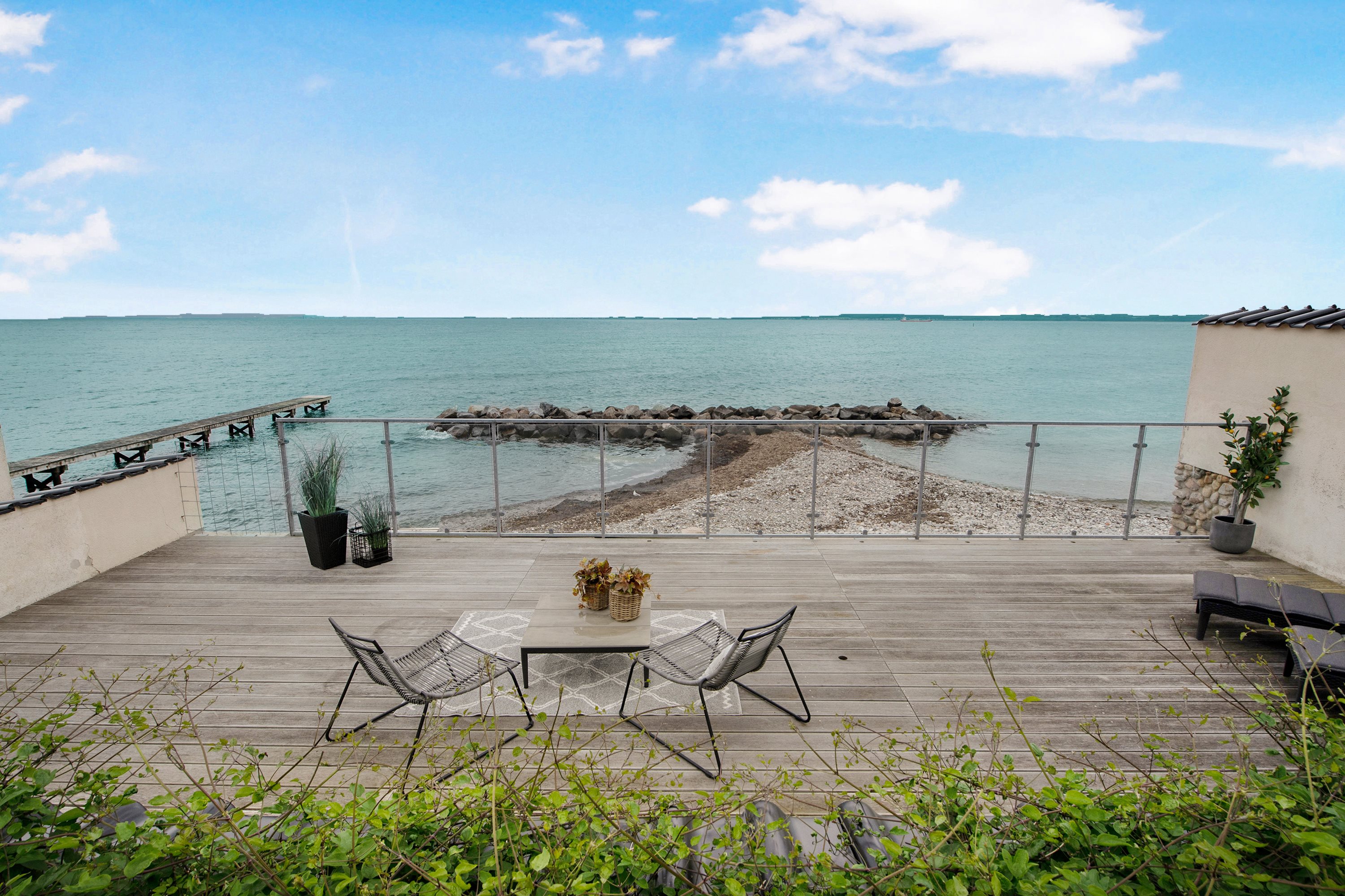 Fremhævet terrasse billede i fuldskærmstilstand. Billede af Nordre Strandvej 190B, 3140 Ålsgårde