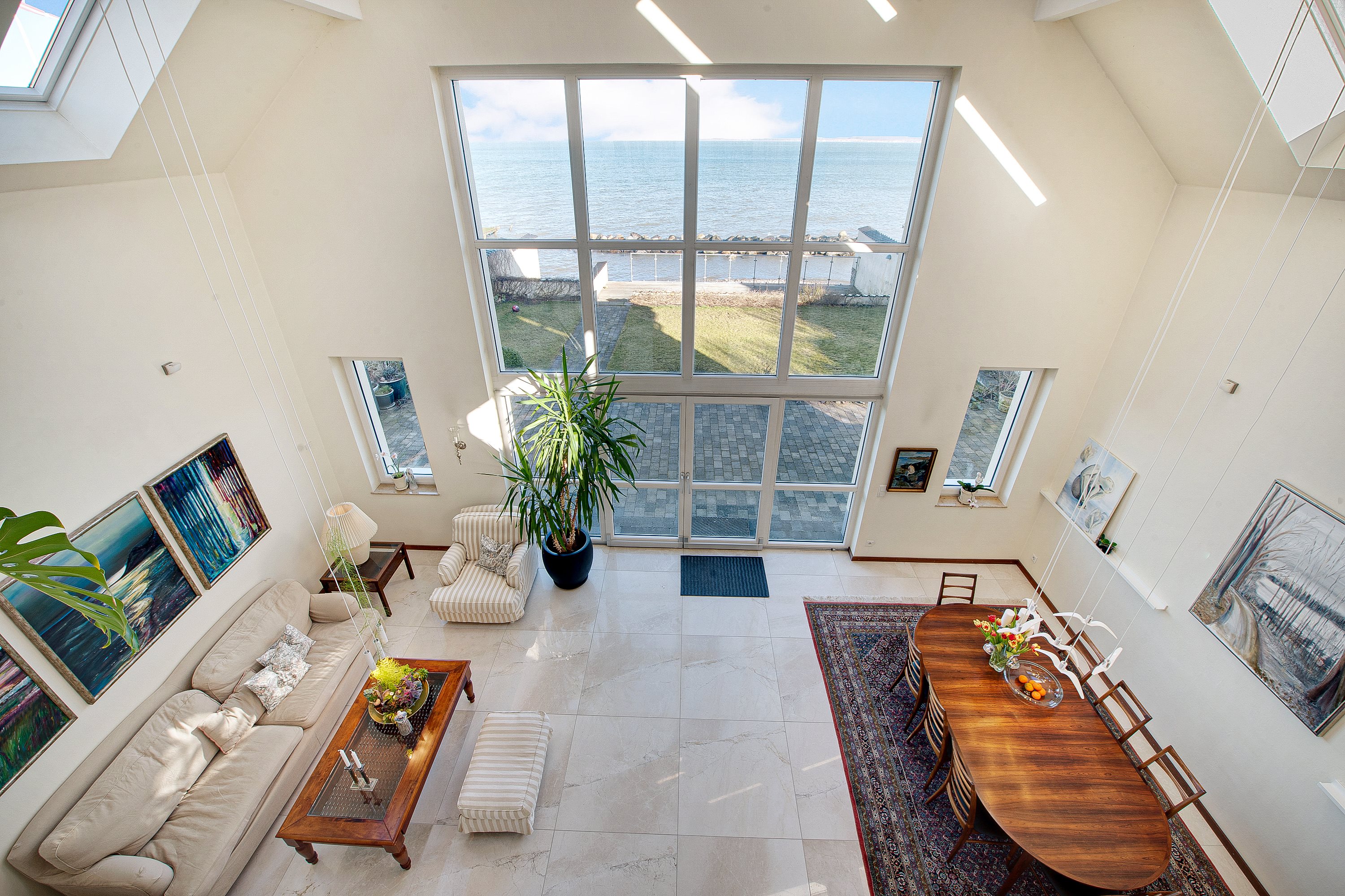 Fremhævet stue billede i fuldskærmstilstand. Billede af Nordre Strandvej 190B, 3140 Ålsgårde