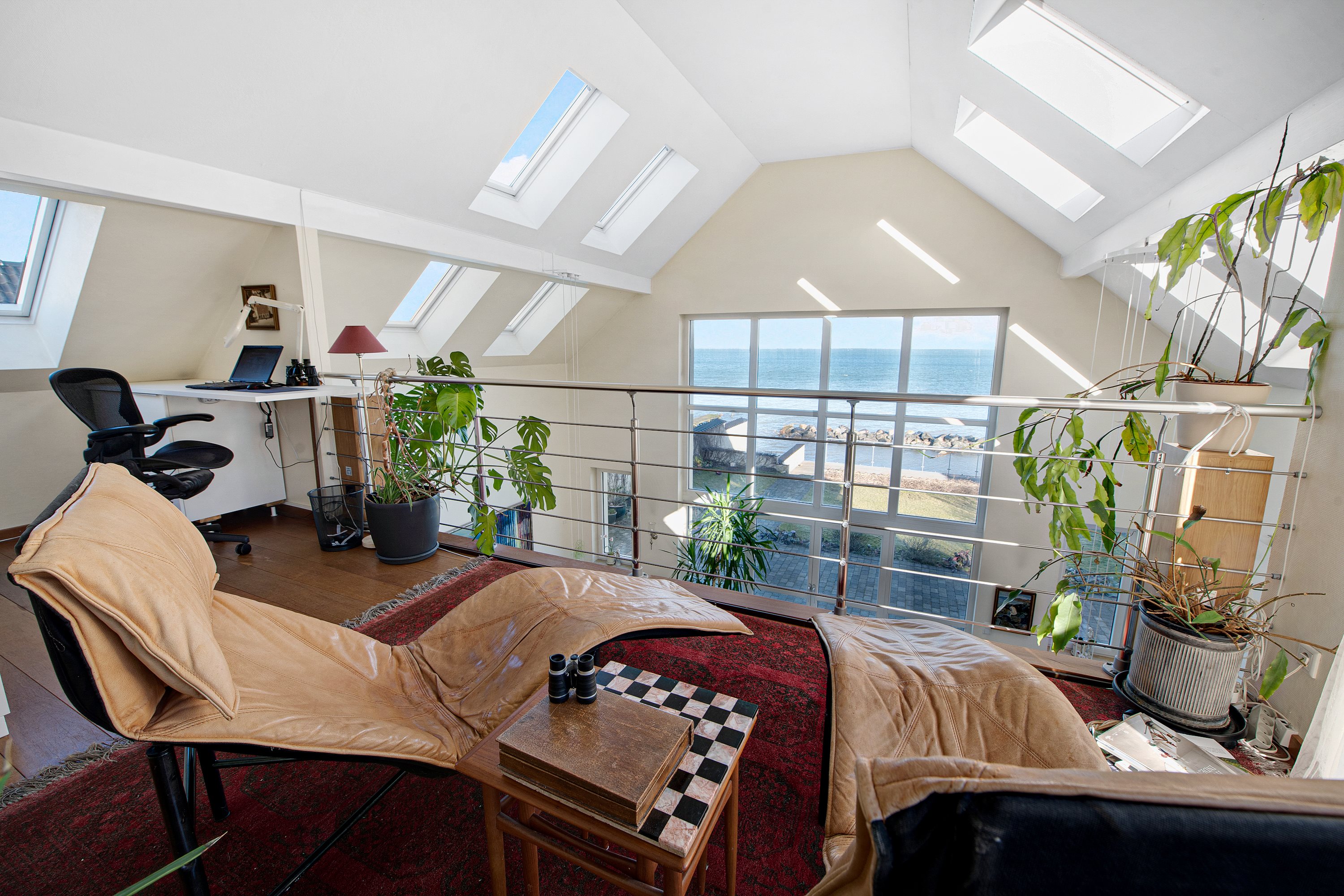 Fremhævet stue billede i fuldskærmstilstand. Billede af Nordre Strandvej 190B, 3140 Ålsgårde