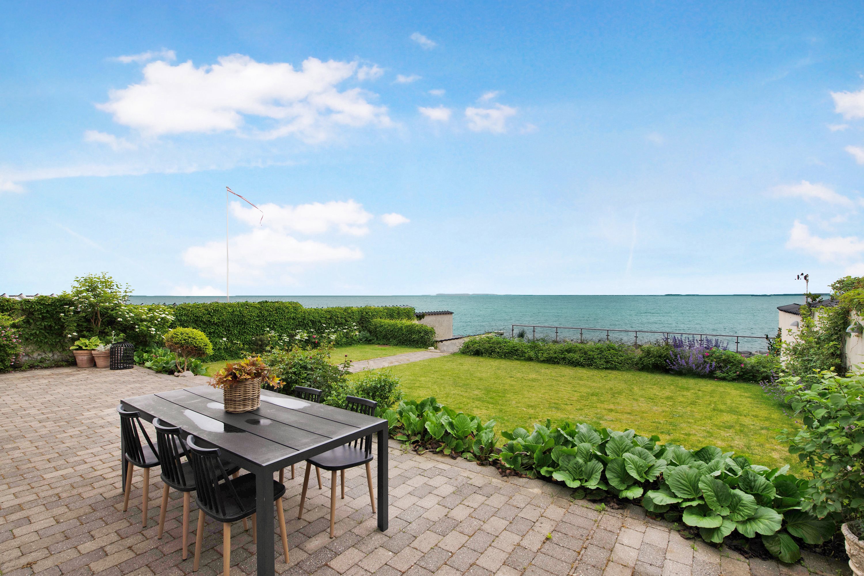 Miniaturebillede 2: udsigt. Billede af Nordre Strandvej 190B, 3140 Ålsgårde