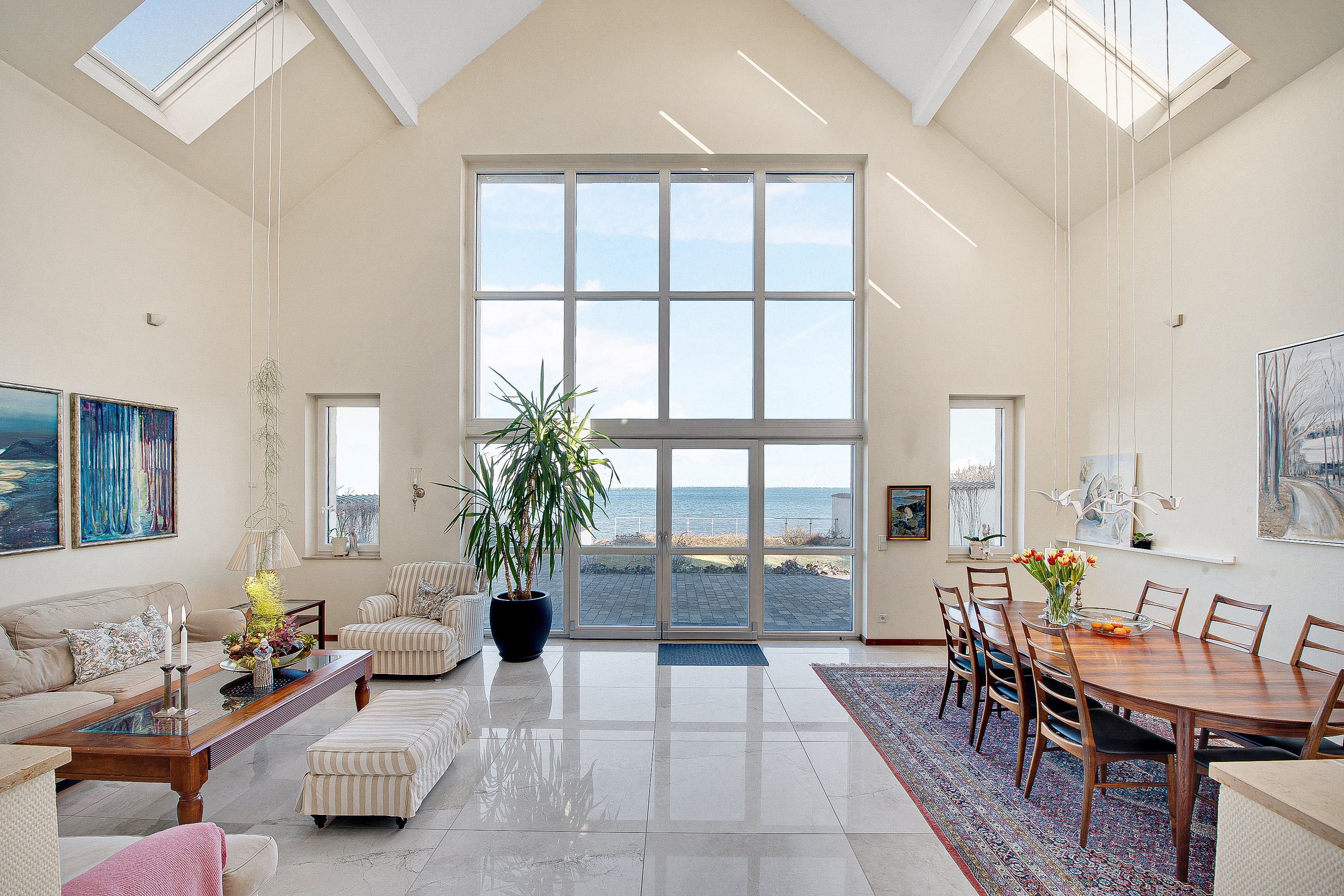 Fremhævet stue billede i fuldskærmstilstand. Billede af Nordre Strandvej 190B, 3140 Ålsgårde