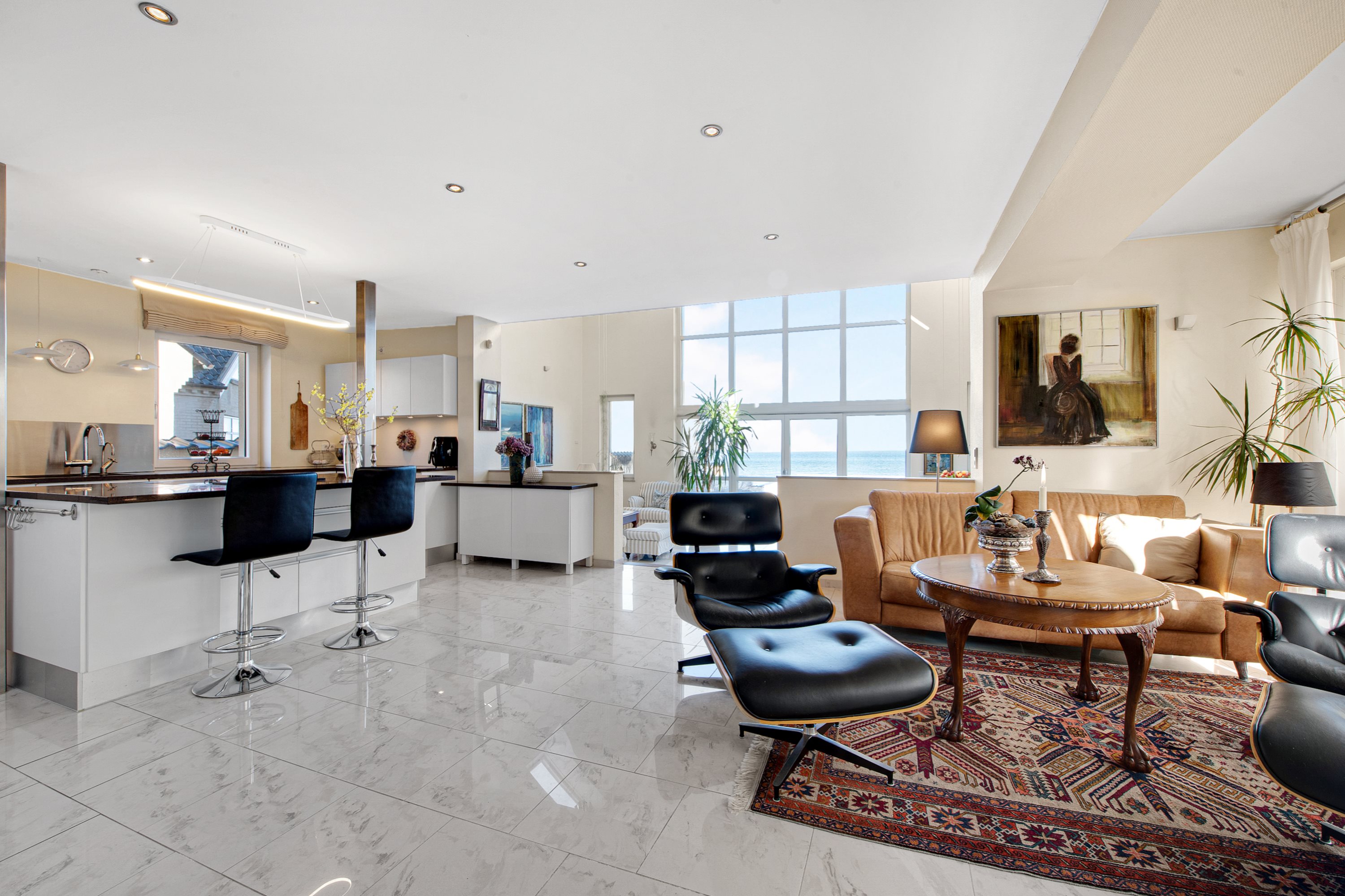 Fremhævet stue billede i fuldskærmstilstand. Billede af Nordre Strandvej 190B, 3140 Ålsgårde