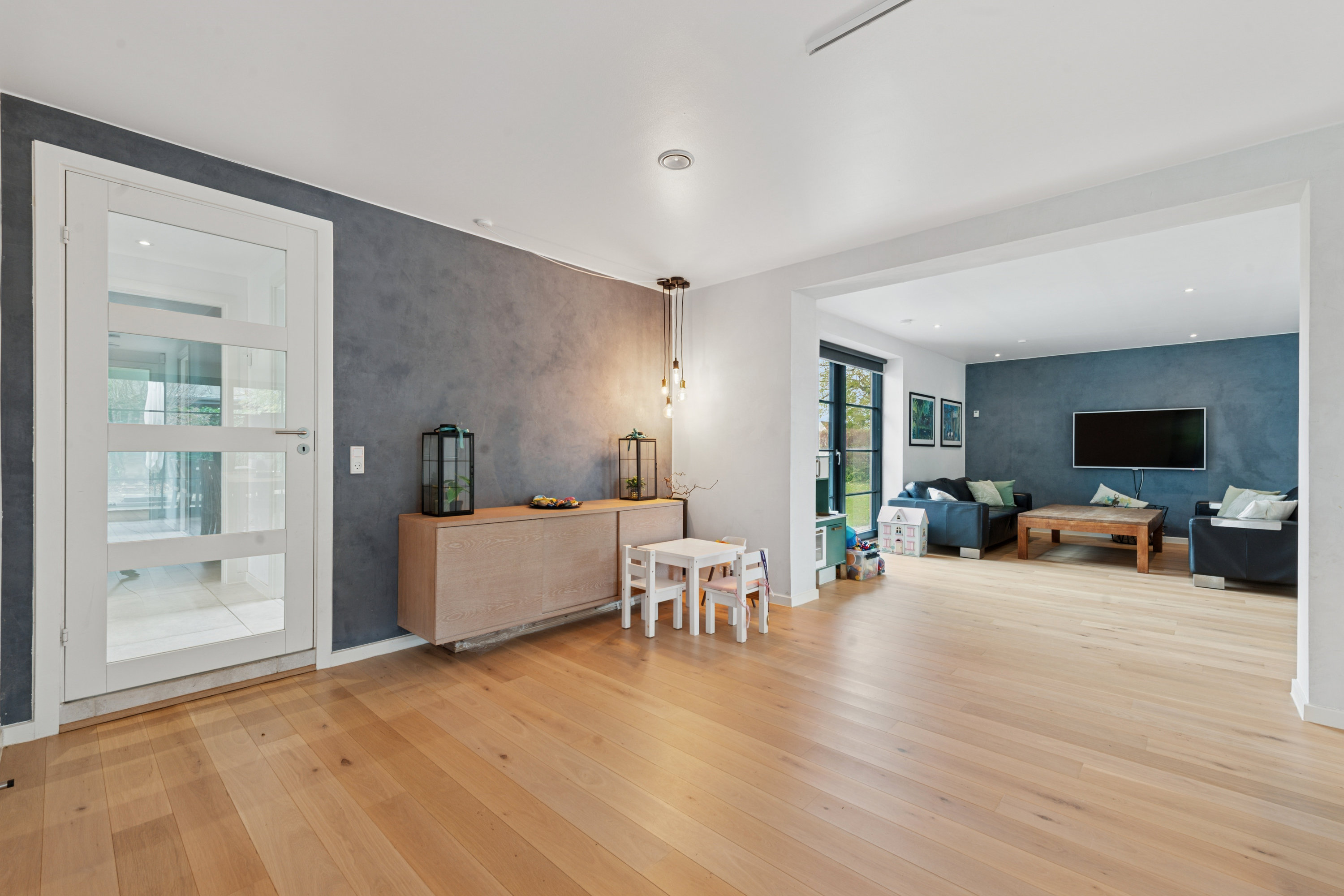 Fremhævet stue billede i fuldskærmstilstand. Billede af Tofteholmen 1, 2690 Karlslunde