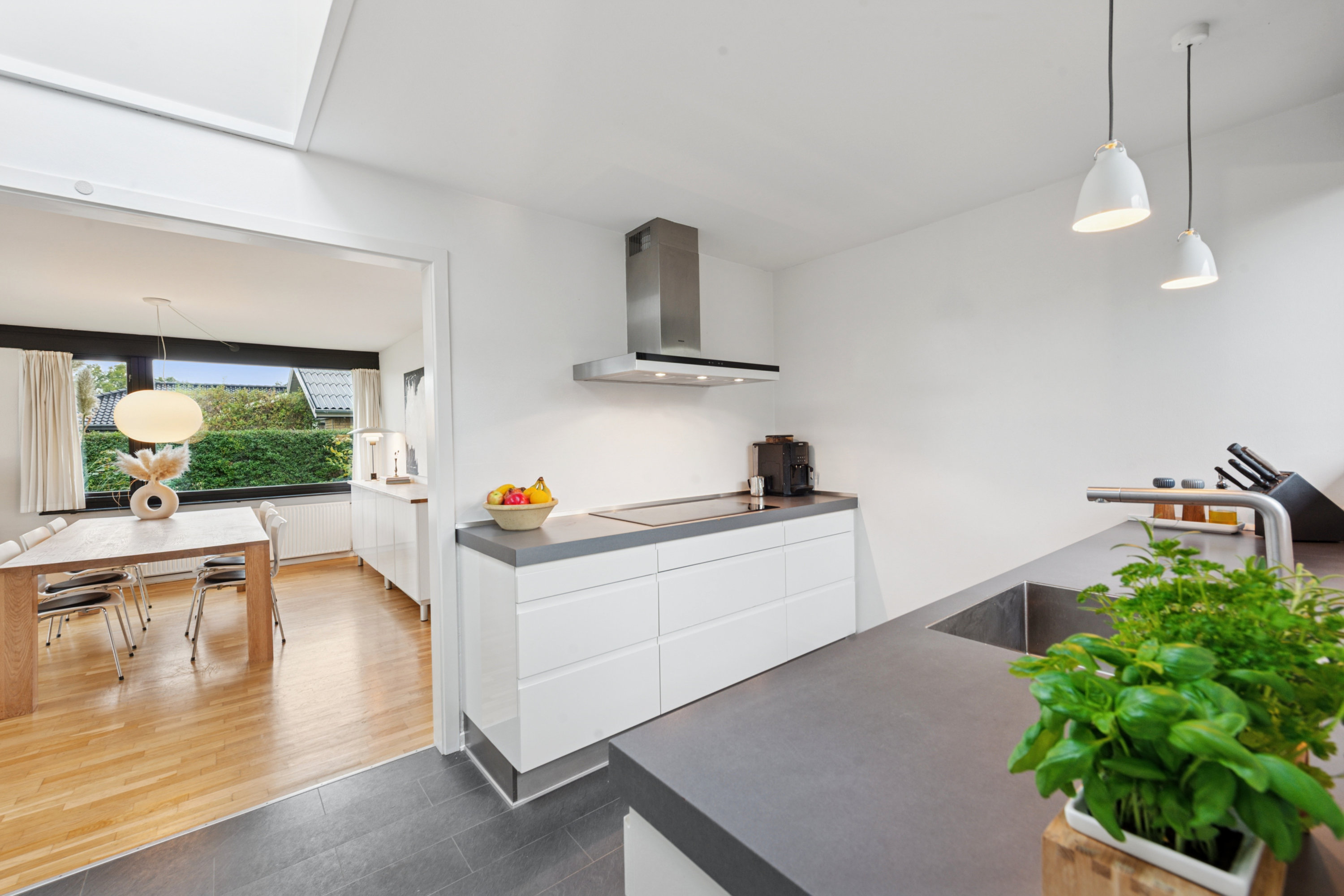 Fremhævet køkken billede i fuldskærmstilstand. Billede af Pilehavevænge 43, 2625 Vallensbæk