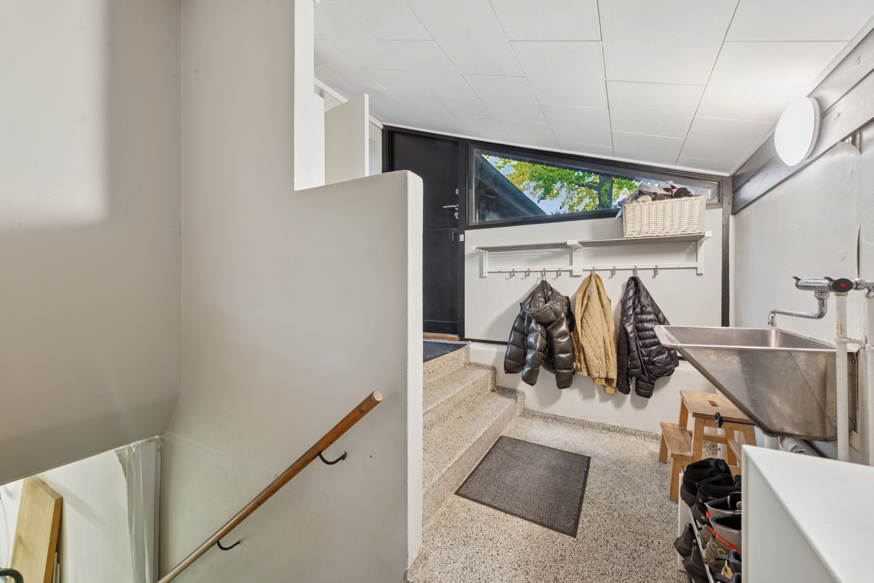 Fremhævet trappe billede i fuldskærmstilstand. Billede af Pilehavevænge 43, 2625 Vallensbæk