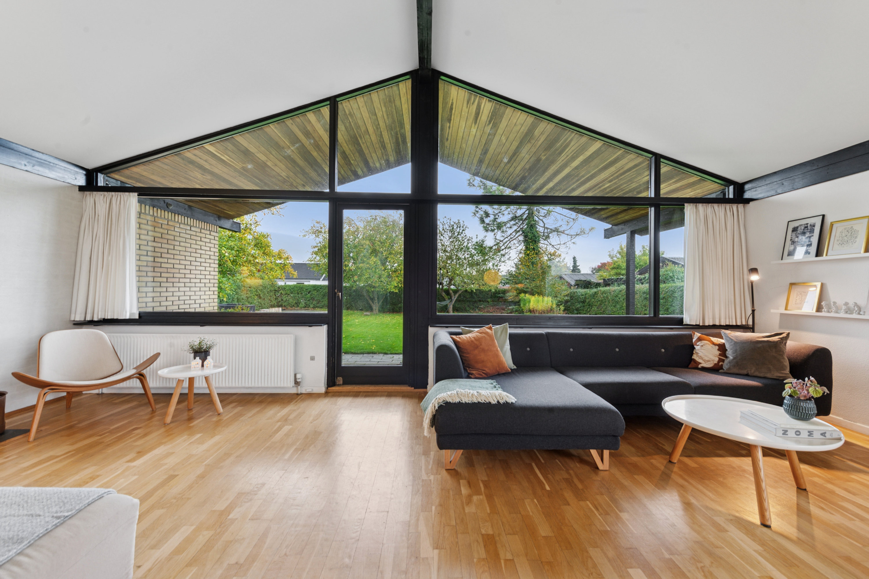 Fremhævet stue billede i fuldskærmstilstand. Billede af Pilehavevænge 43, 2625 Vallensbæk