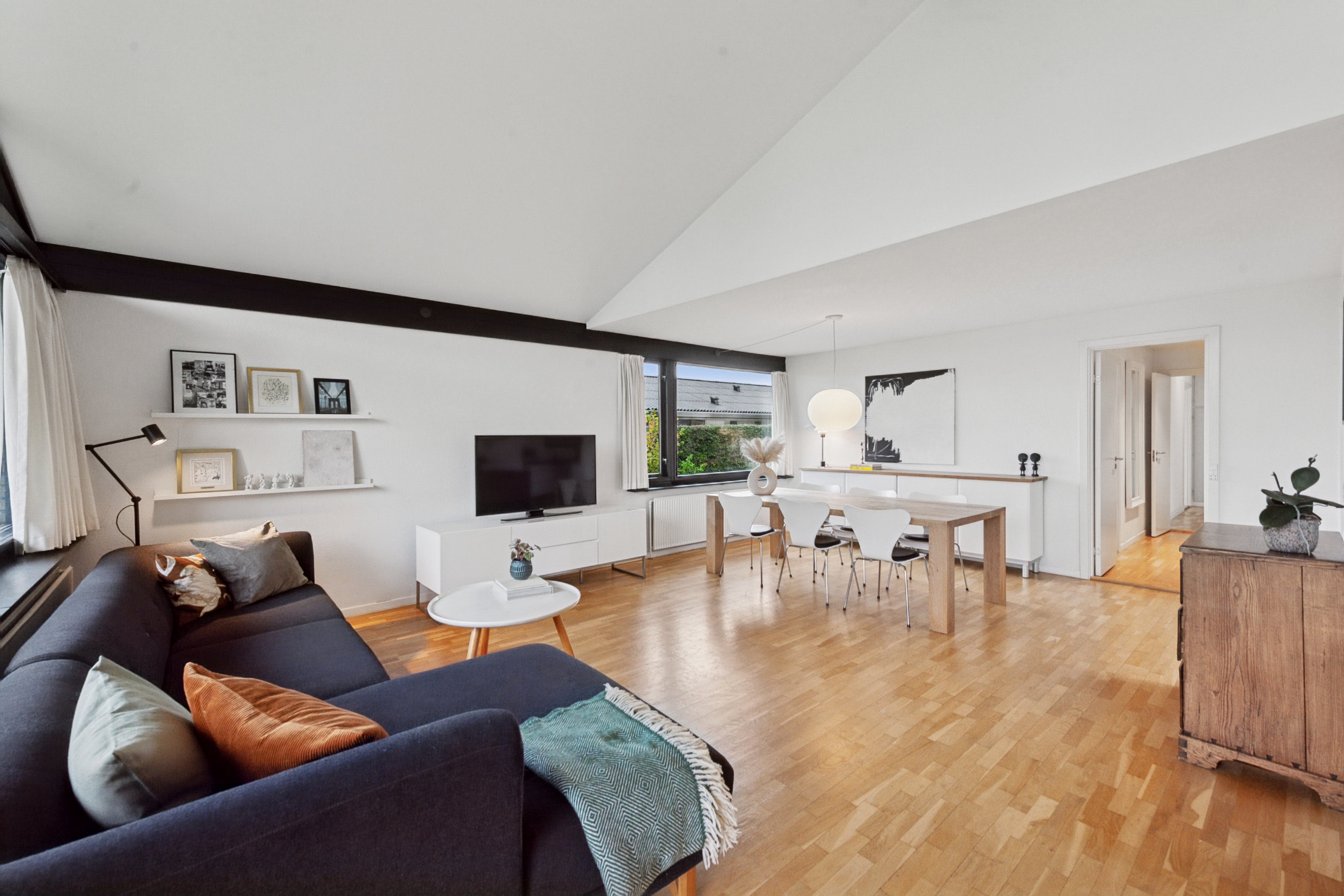 Fremhævet stue billede i fuldskærmstilstand. Billede af Pilehavevænge 43, 2625 Vallensbæk