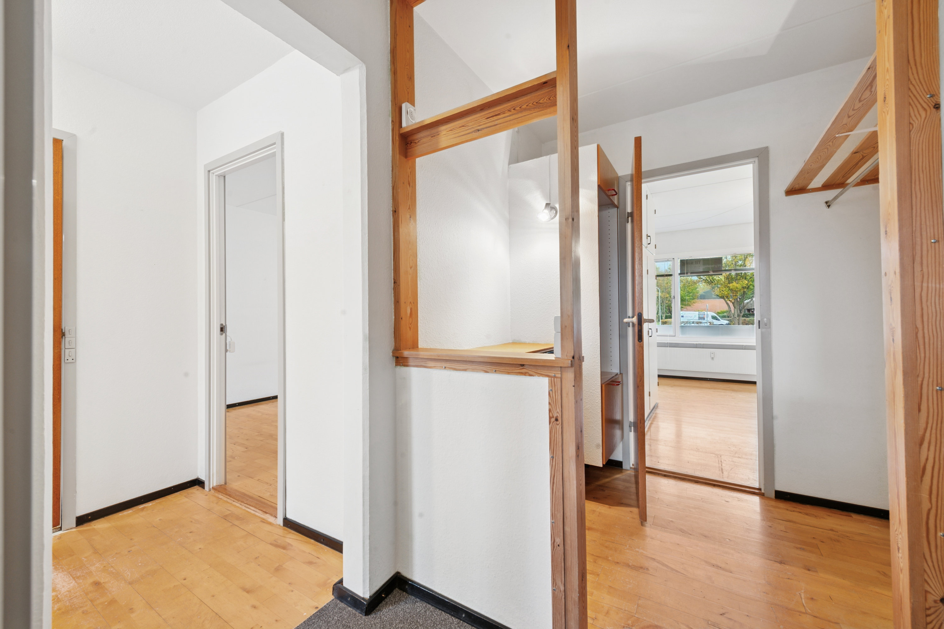 Fremhævet gang billede i fuldskærmstilstand. Billede af Gammelgårds Alle 35, st.. th., 2665 Vallensbæk Strand