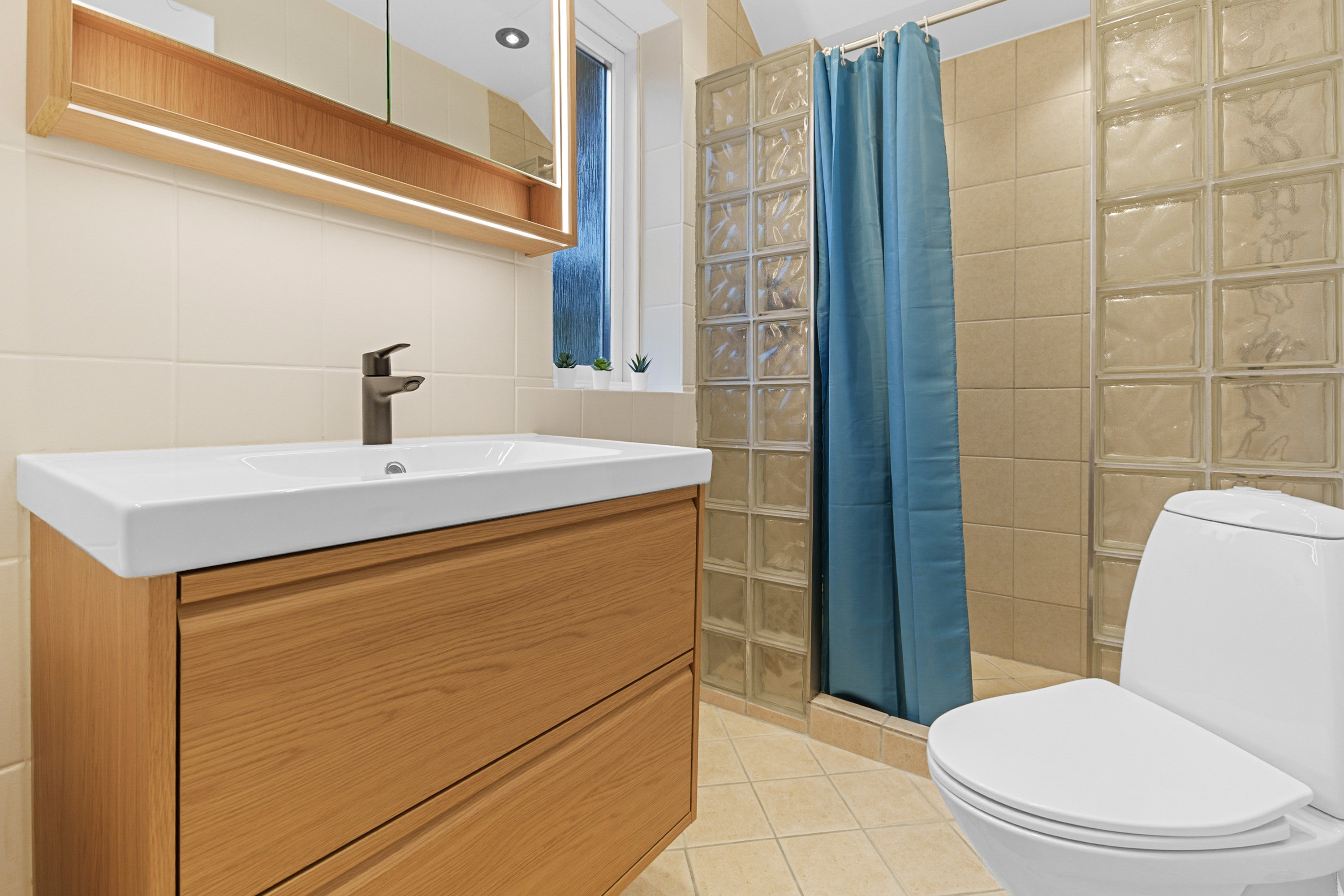 Fremhævet toilet / bad billede i fuldskærmstilstand. Billede af Hyldetoften 15, 2750 Ballerup