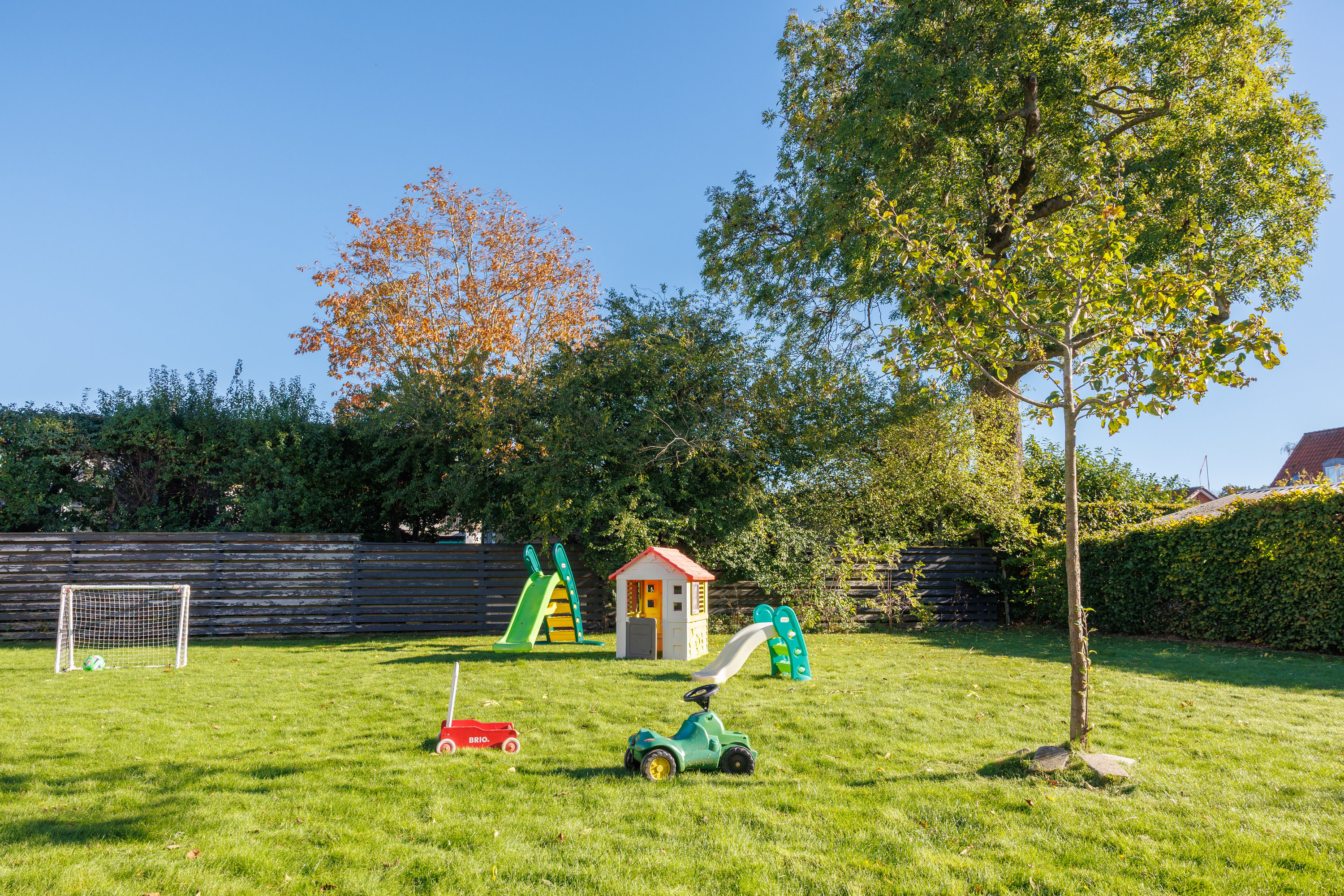 Fremhævet ude billede i fuldskærmstilstand. Billede af Hyldetoften 15, 2750 Ballerup