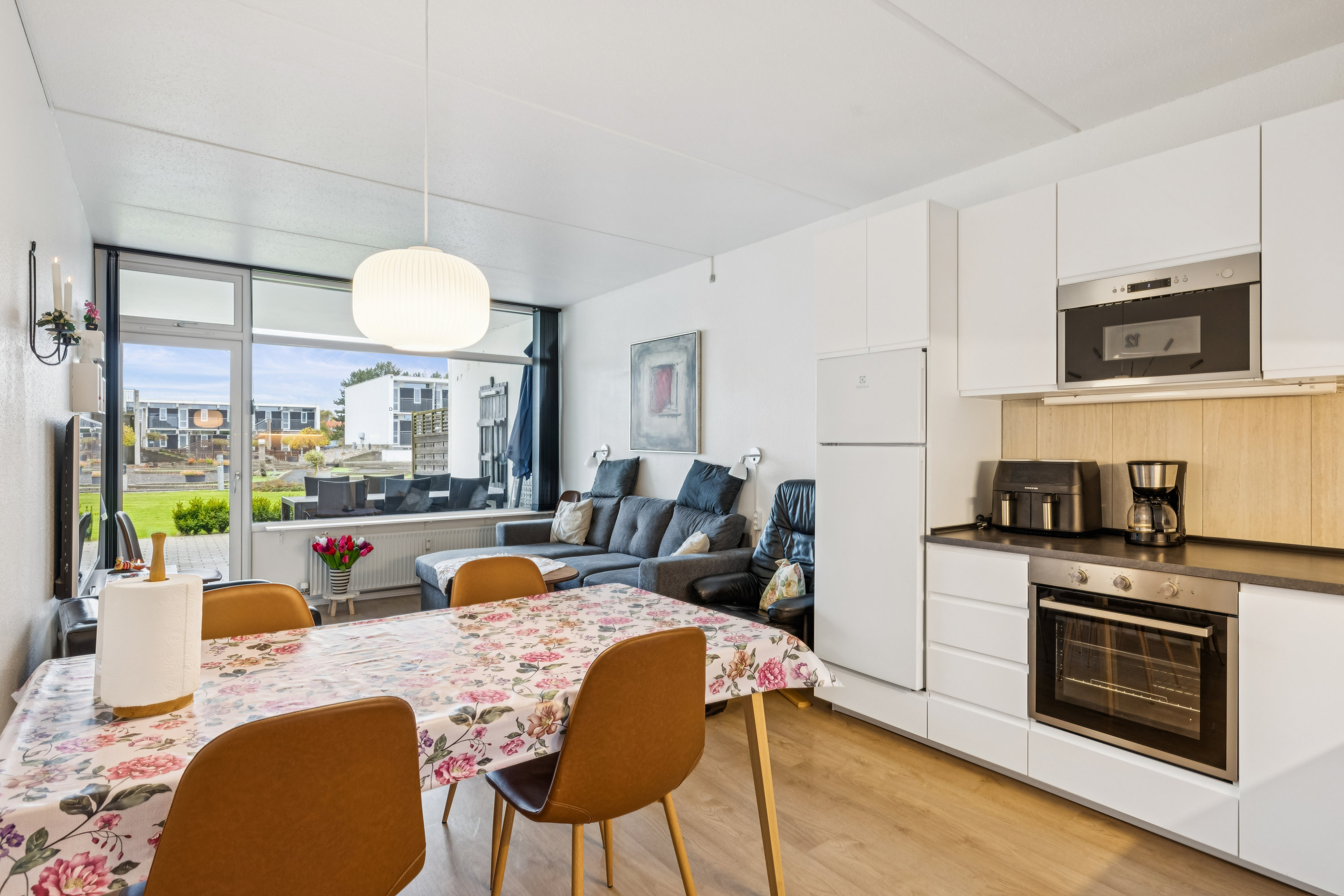 Fremhævet stue billede i fuldskærmstilstand. Billede af Fægangsvej 11E, st.. 115., Bønnerup Strand, 8585 Glesborg