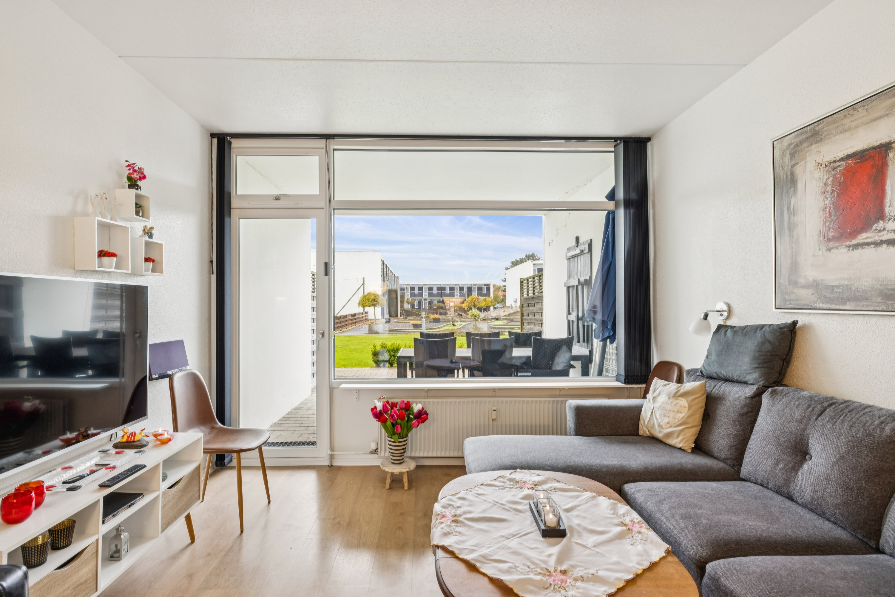 Fremhævet stue billede i fuldskærmstilstand. Billede af Fægangsvej 11E, st.. 115., Bønnerup Strand, 8585 Glesborg