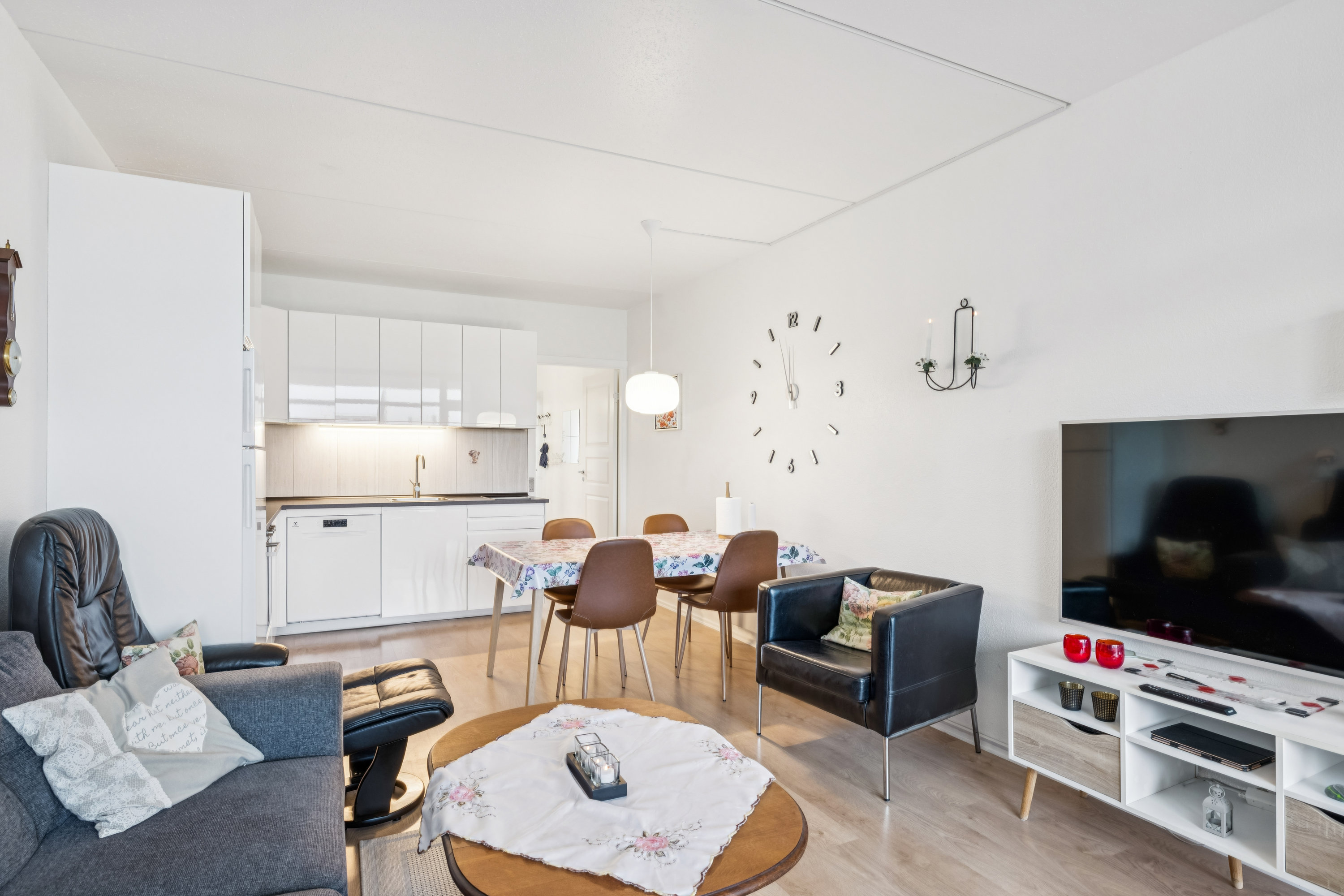 Fremhævet stue billede i fuldskærmstilstand. Billede af Fægangsvej 11E, st.. 115., Bønnerup Strand, 8585 Glesborg