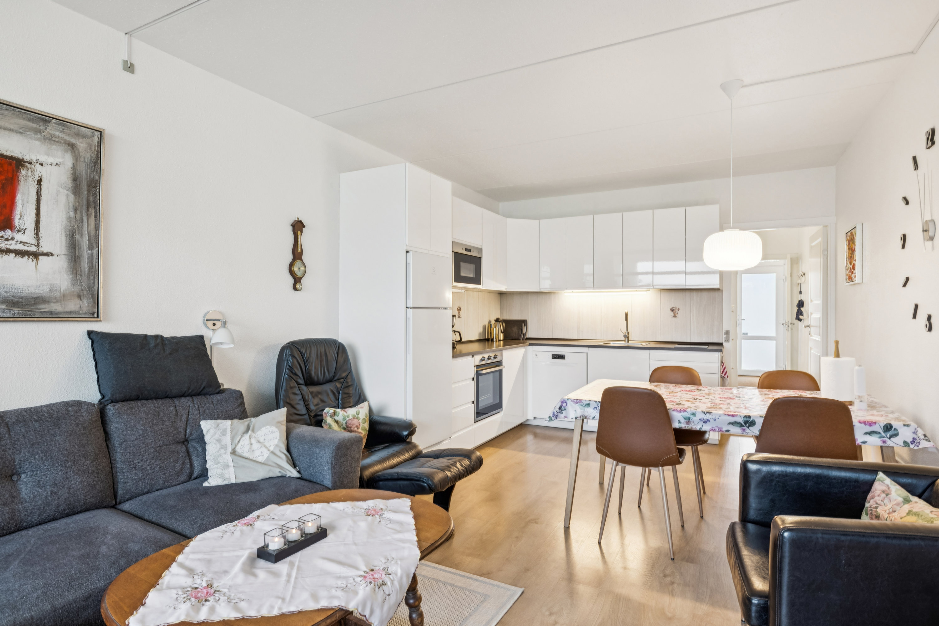 Fremhævet stue billede i fuldskærmstilstand. Billede af Fægangsvej 11E, st.. 115., Bønnerup Strand, 8585 Glesborg