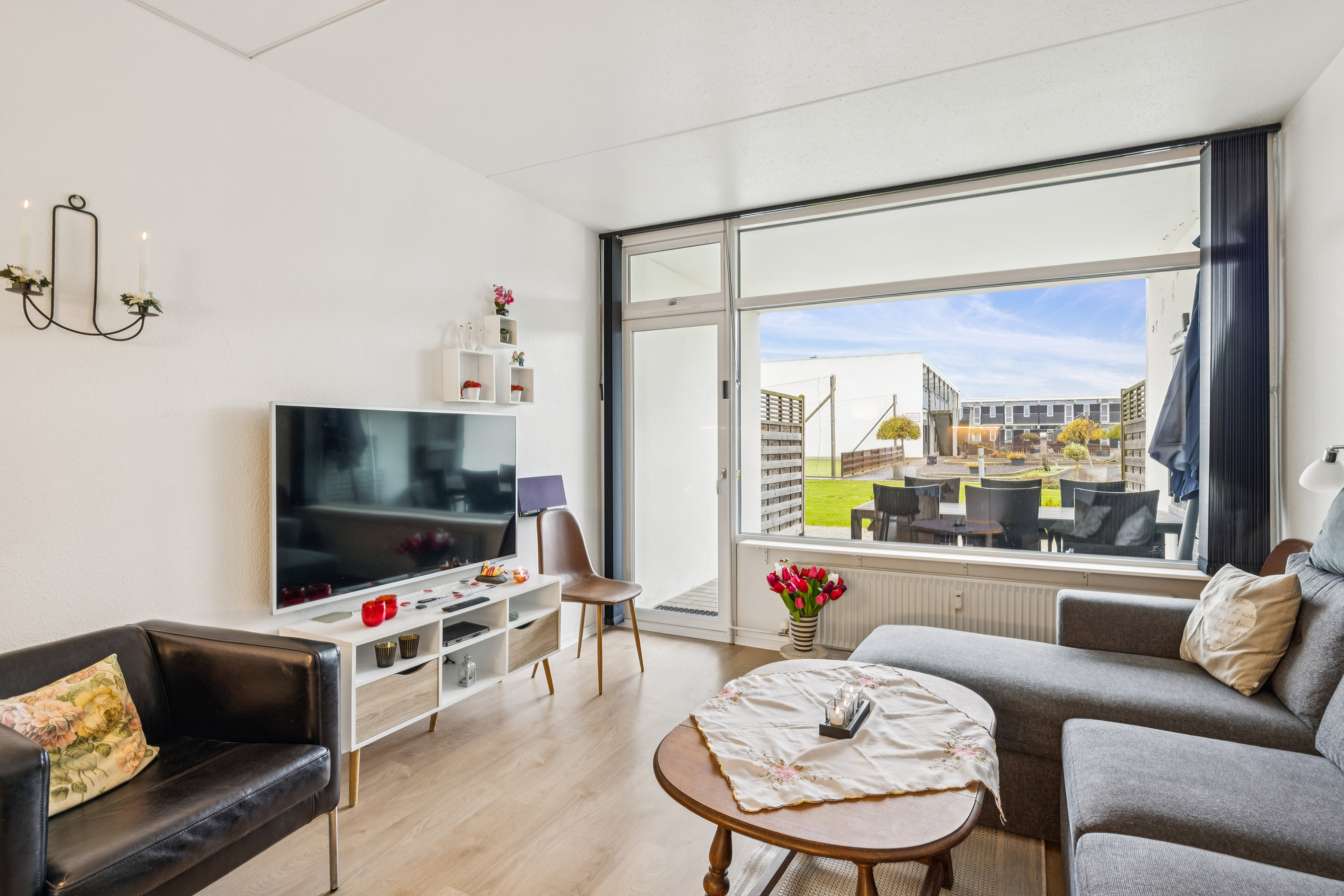 Fremhævet stue billede i fuldskærmstilstand. Billede af Fægangsvej 11E, st.. 115., Bønnerup Strand, 8585 Glesborg