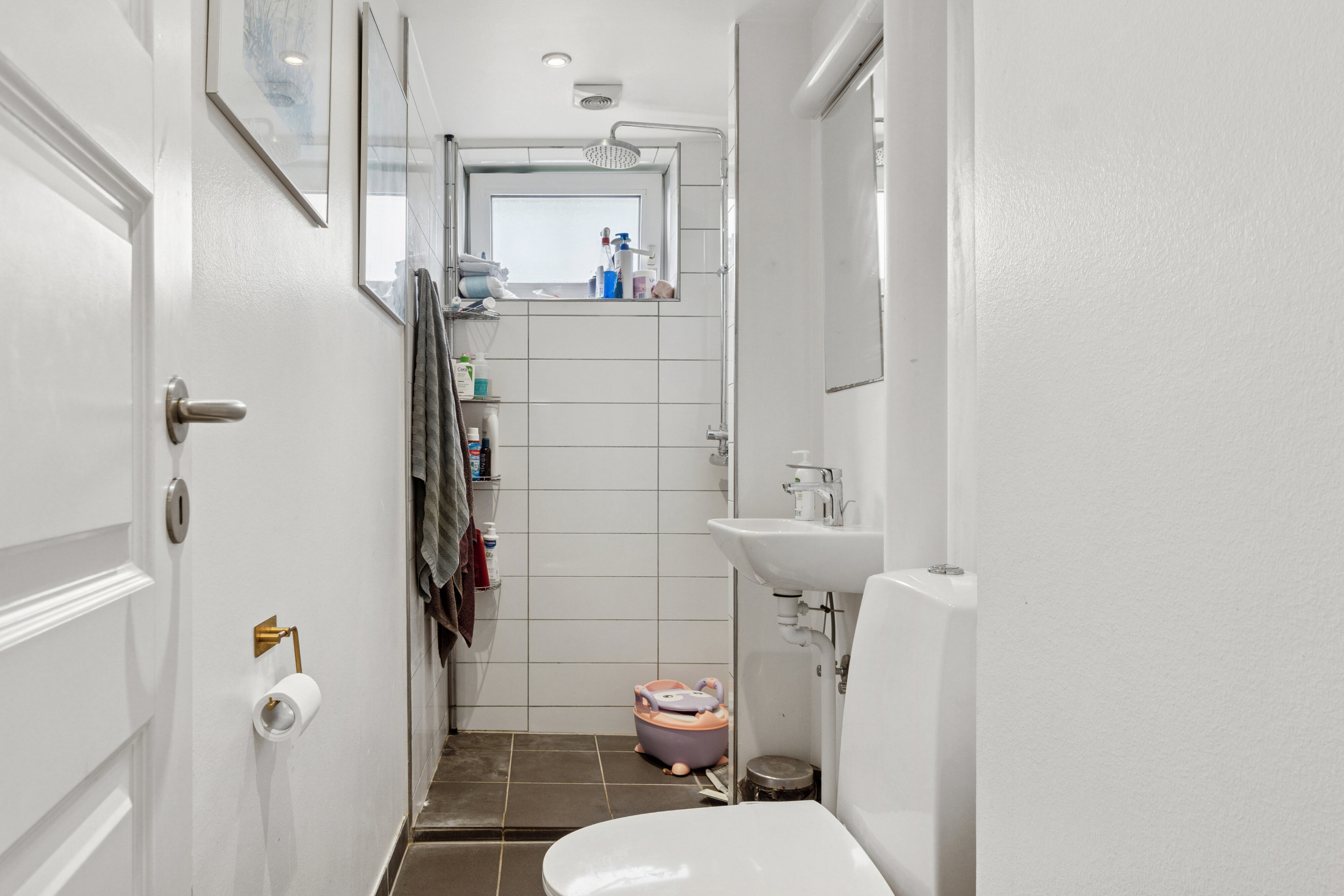 Fremhævet badeværelse billede i fuldskærmstilstand. Billede af Christiansvej 13, 1. mf., 2600 Glostrup