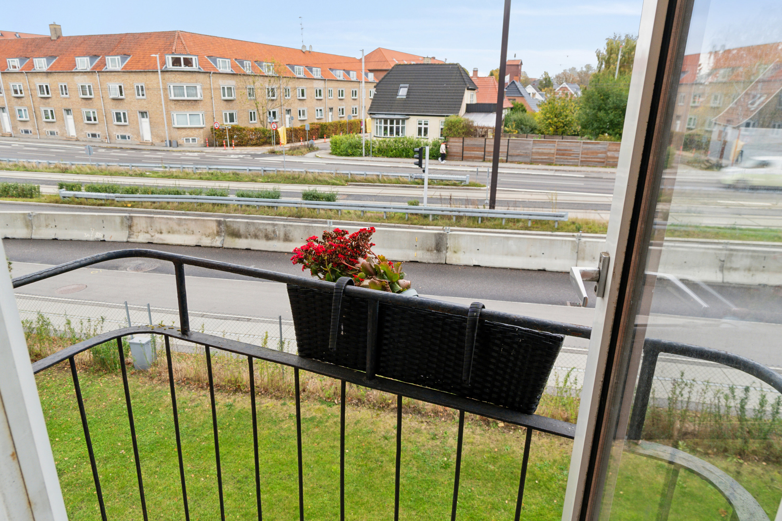 Fremhævet altan billede i fuldskærmstilstand. Billede af Christiansvej 13, 1. mf., 2600 Glostrup