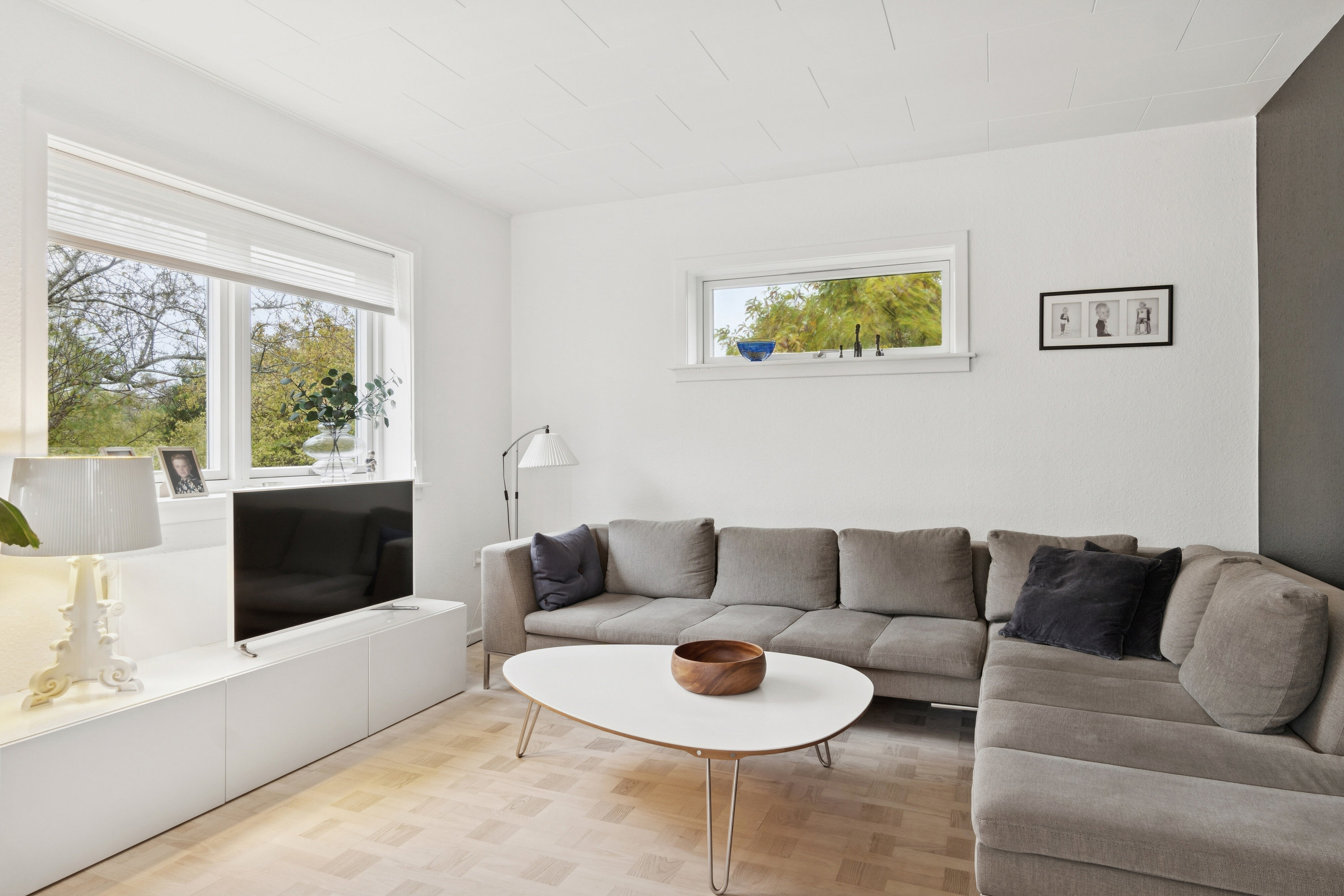 Fremhævet stue billede i fuldskærmstilstand. Billede af Møllebakkevej 1, 4581 Rørvig