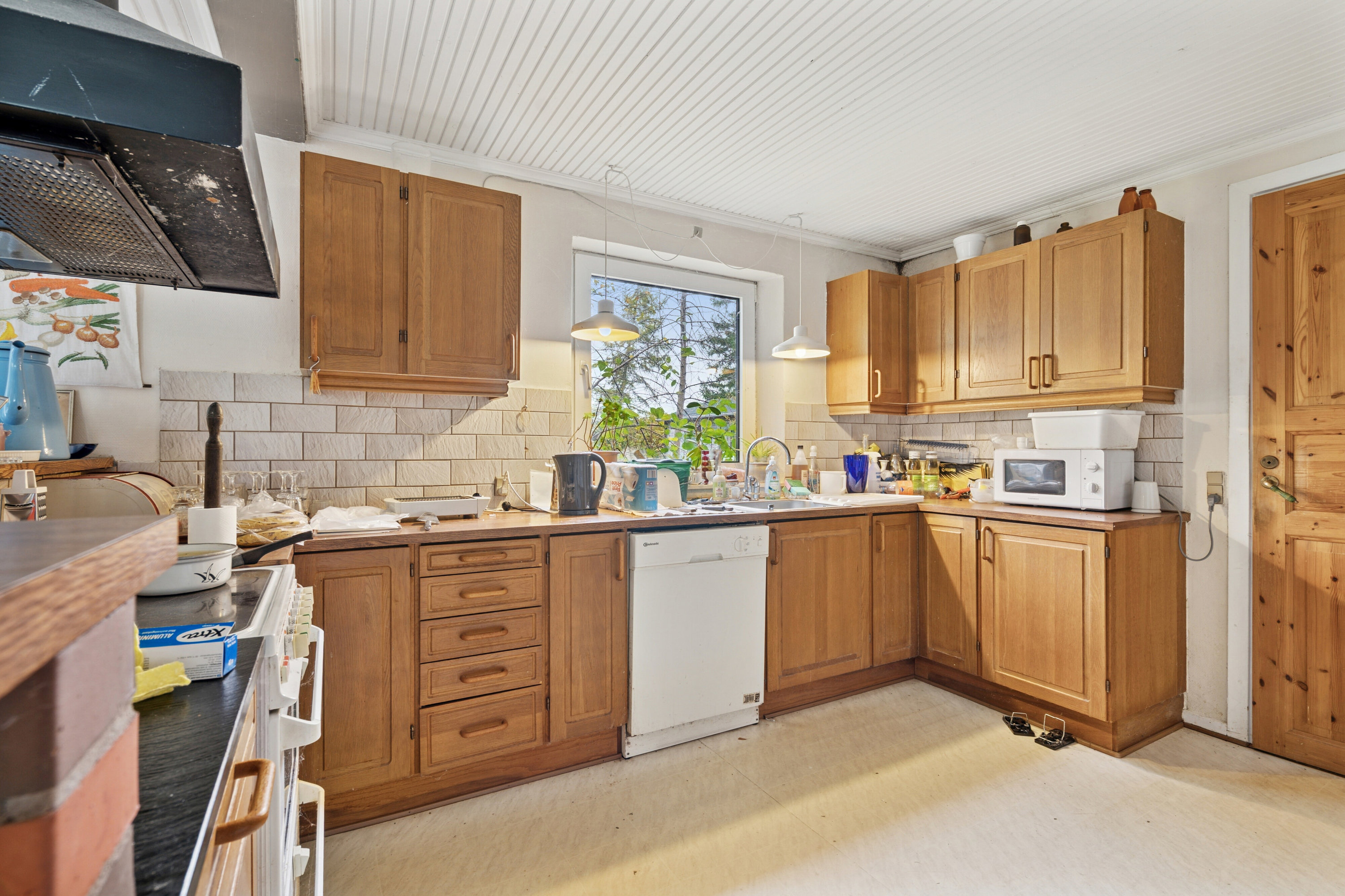 Fremhævet køkken billede i fuldskærmstilstand. Billede af Hovkrog 3, 4684 Holmegaard