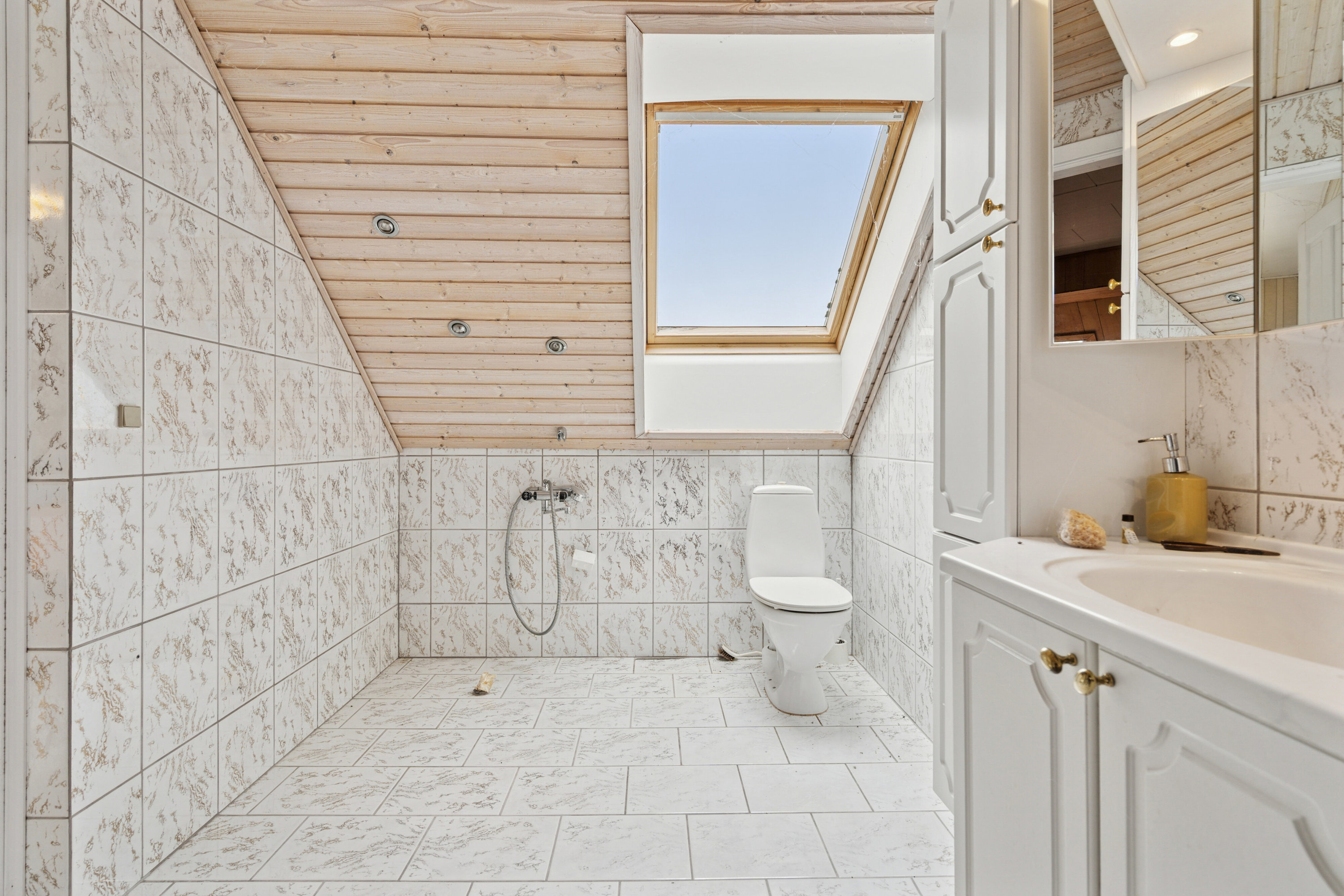 Fremhævet badeværelse billede i fuldskærmstilstand. Billede af Hovkrog 3, 4684 Holmegaard