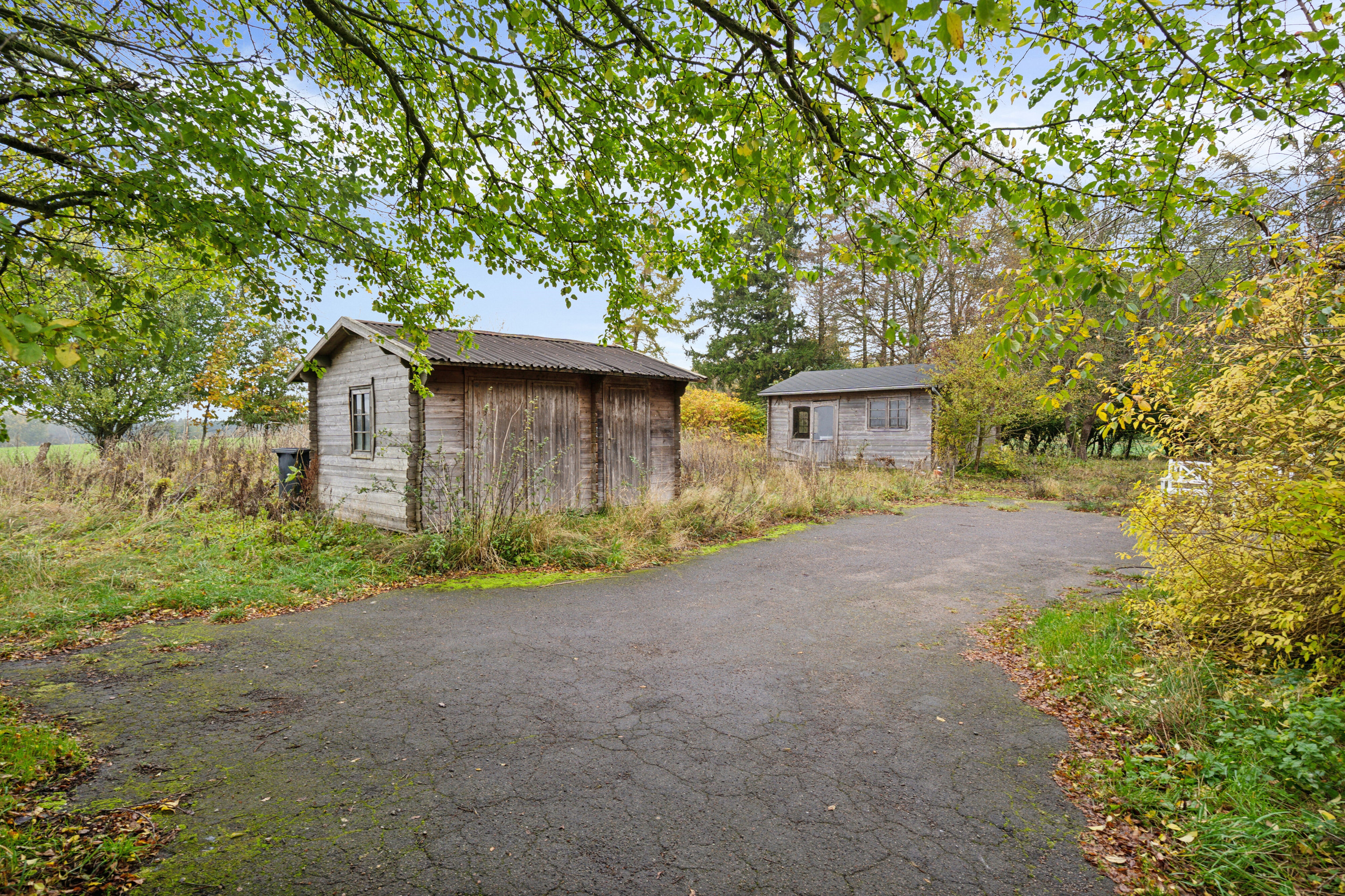 Fremhævet set fra haven billede i fuldskærmstilstand. Billede af Hovkrog 3, 4684 Holmegaard