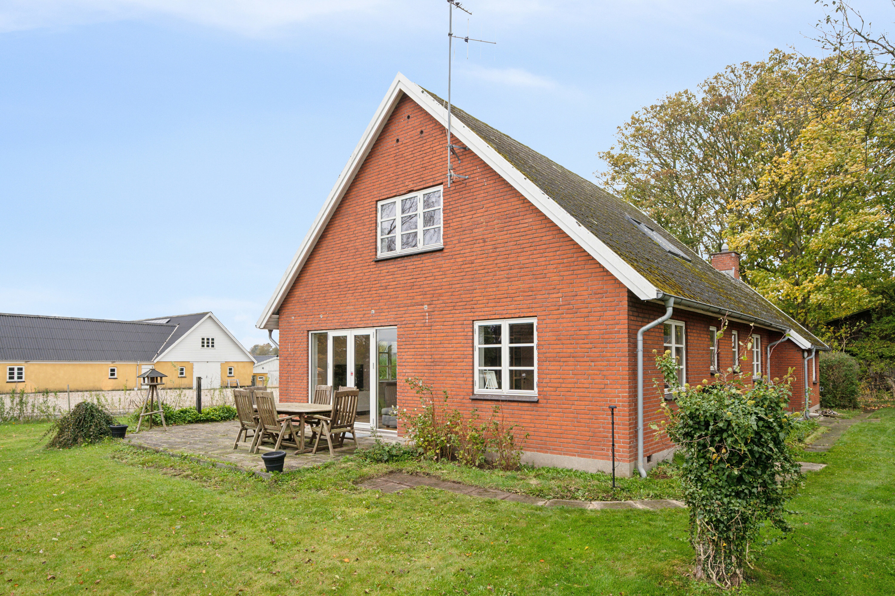 Fremhævet set fra haven billede i fuldskærmstilstand. Billede af Smedegade 7, Snoldelev, 4621 Gadstrup