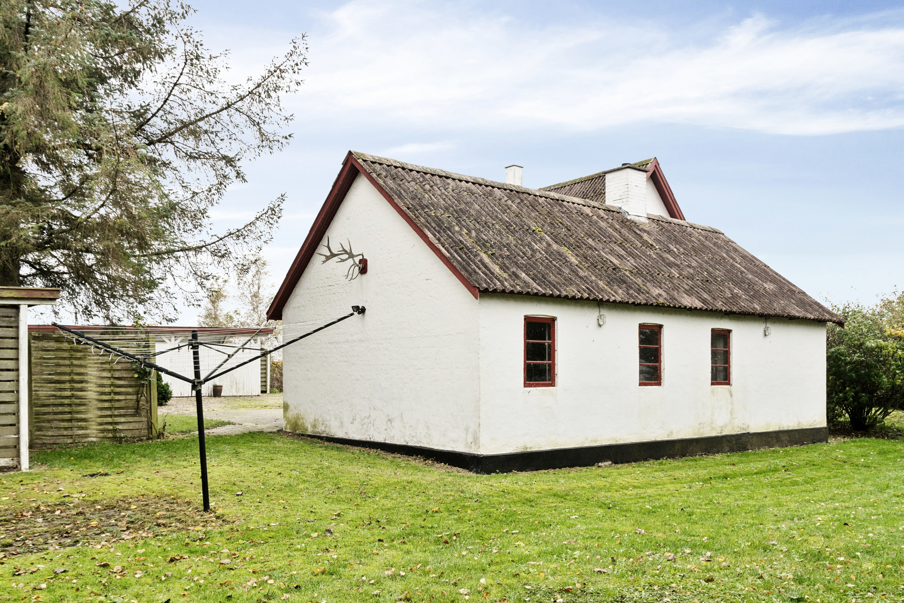 Fremhævet set fra haven billede i fuldskærmstilstand. Billede af Gudmindrup Mosevej 1, Gudmindrup, 4573 Højby