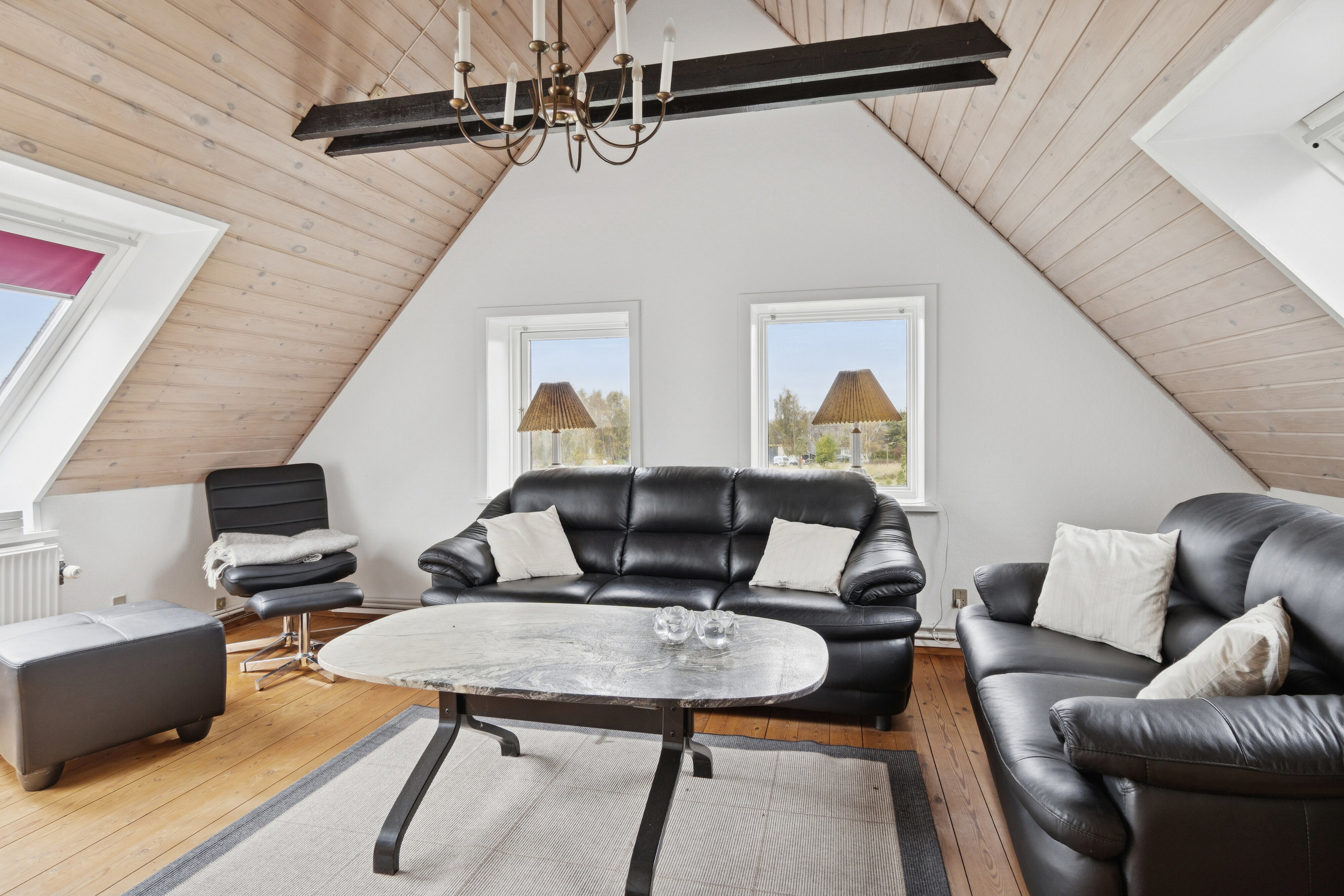 Fremhævet stue billede i fuldskærmstilstand. Billede af Gudmindrup Mosevej 1, Gudmindrup, 4573 Højby