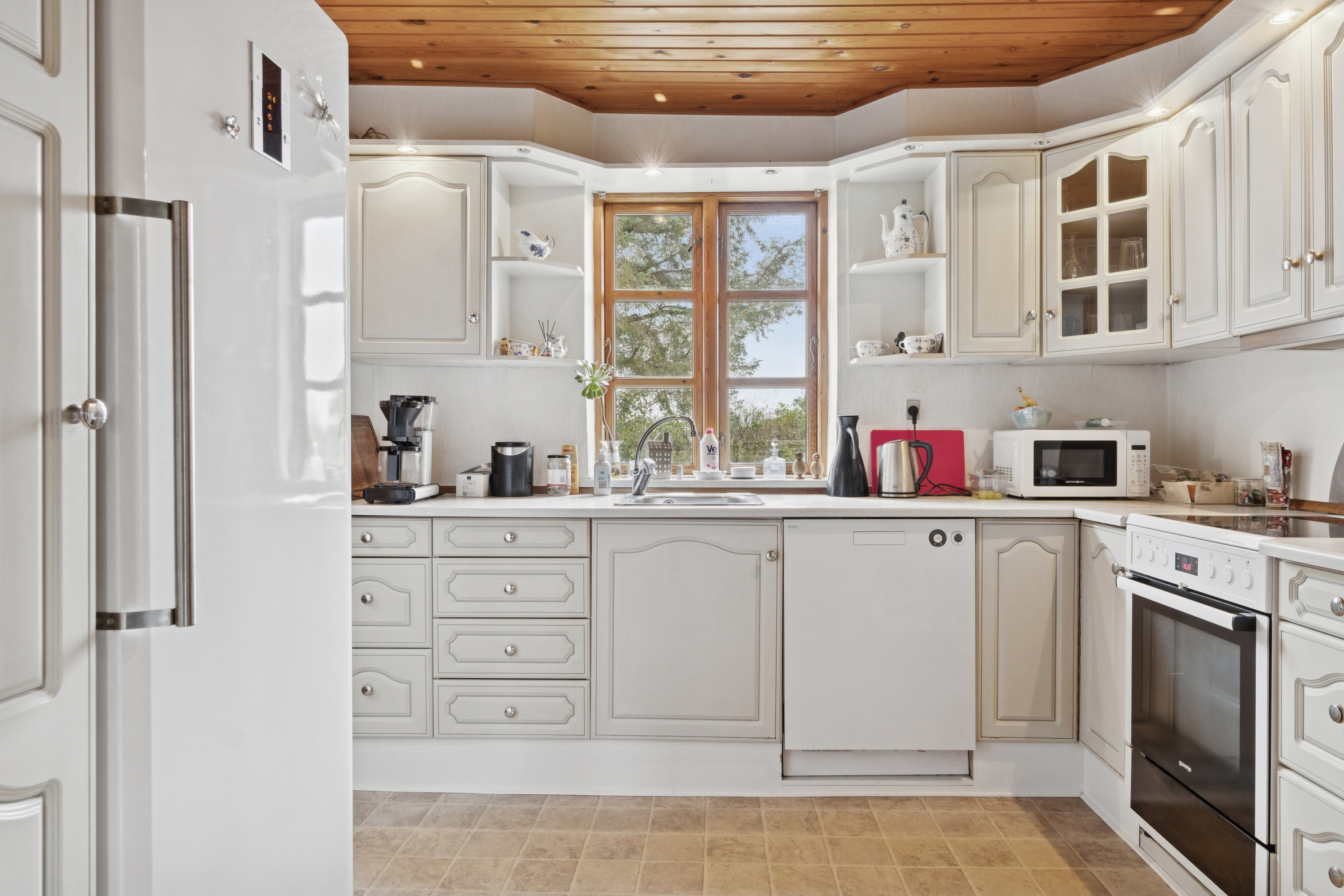 Fremhævet køkken billede i fuldskærmstilstand. Billede af Gudmindrup Mosevej 1, Gudmindrup, 4573 Højby