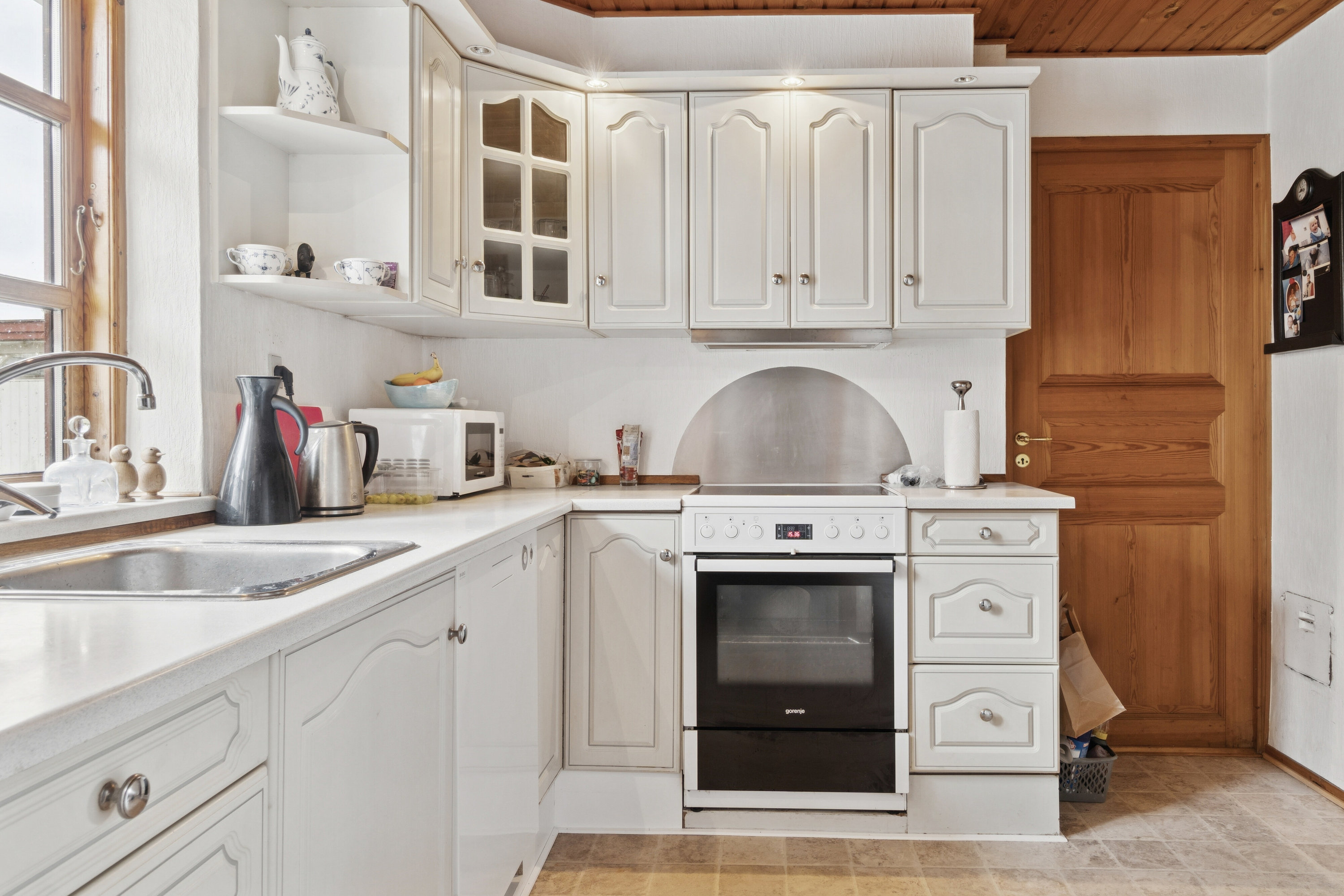 Fremhævet køkken billede i fuldskærmstilstand. Billede af Gudmindrup Mosevej 1, Gudmindrup, 4573 Højby