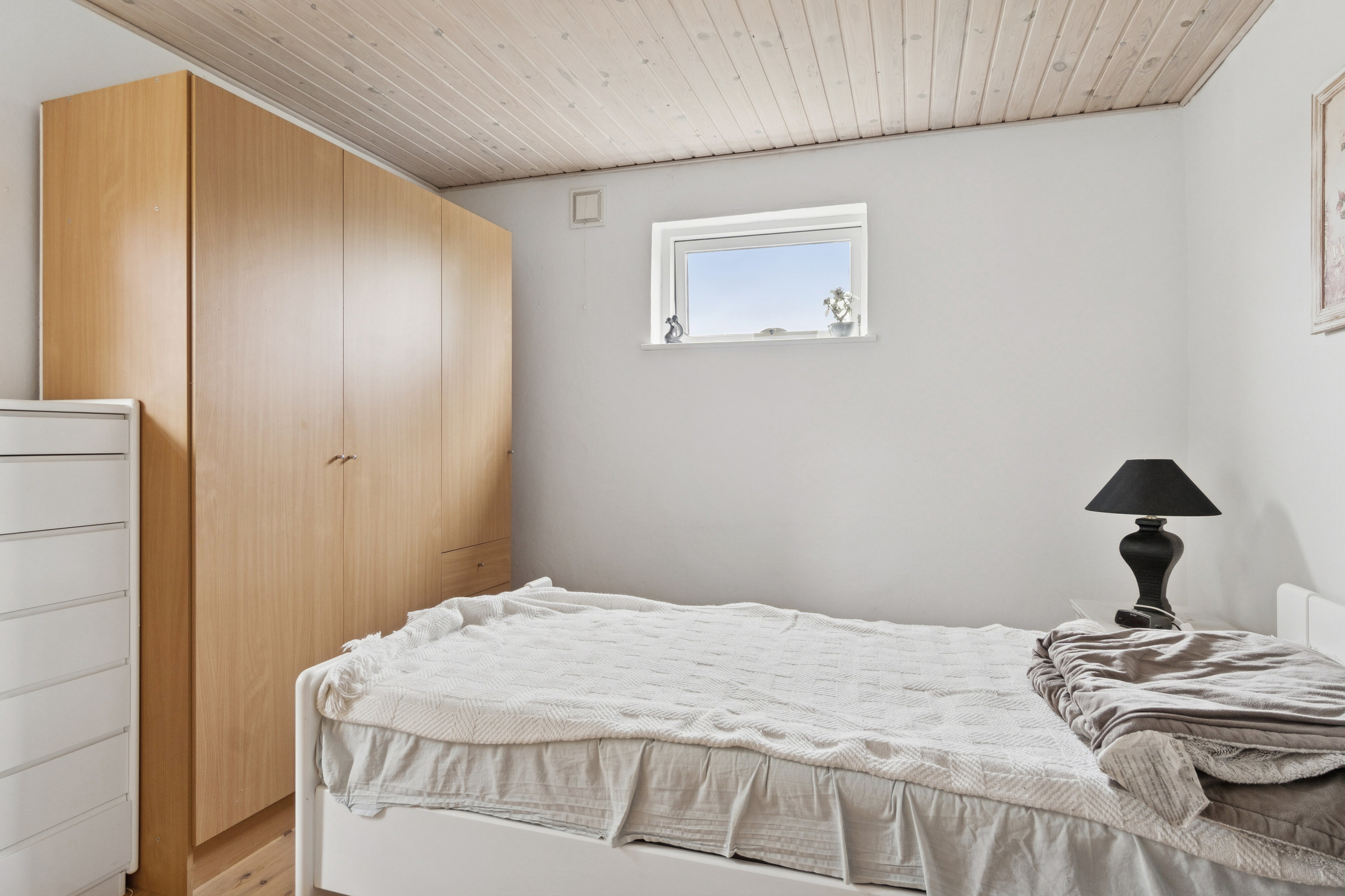 Fremhævet soveværelse billede i fuldskærmstilstand. Billede af Gudmindrup Mosevej 1, Gudmindrup, 4573 Højby