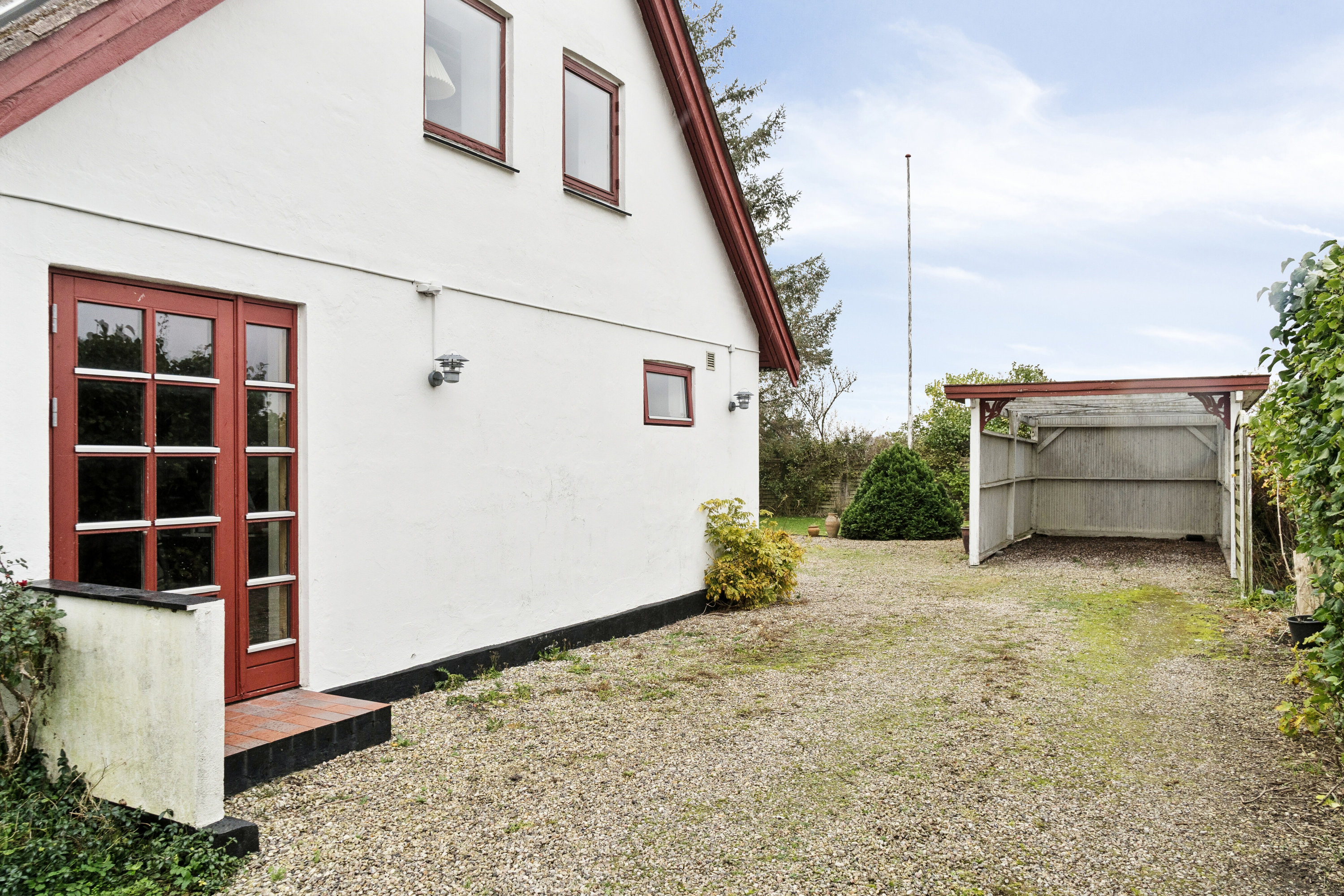 Miniaturebillede 1: set fra haven. Billede af Gudmindrup Mosevej 1, Gudmindrup, 4573 Højby