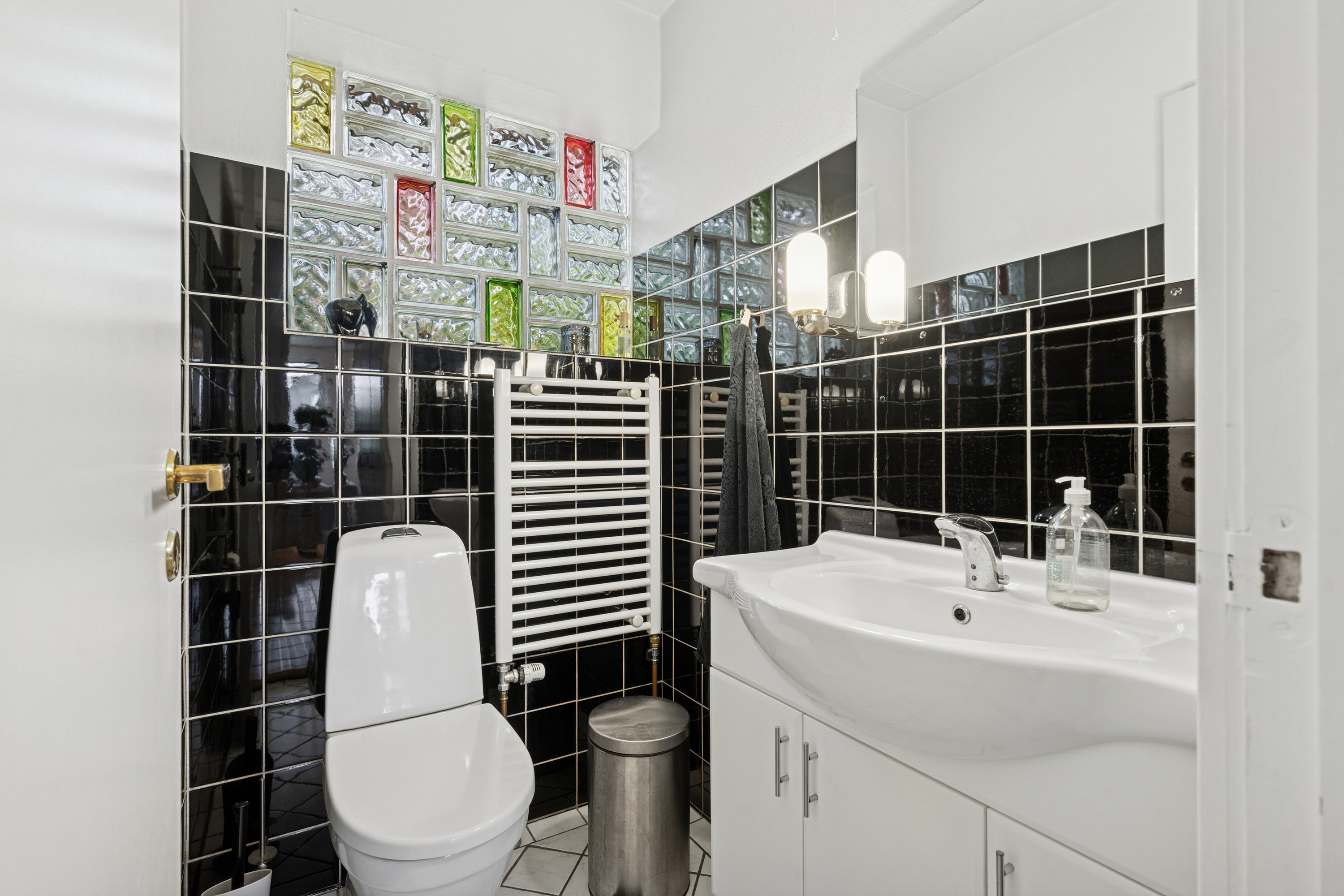 Fremhævet badeværelse billede i fuldskærmstilstand. Billede af Gl Skolevej 17, Askov, 4733 Tappernøje