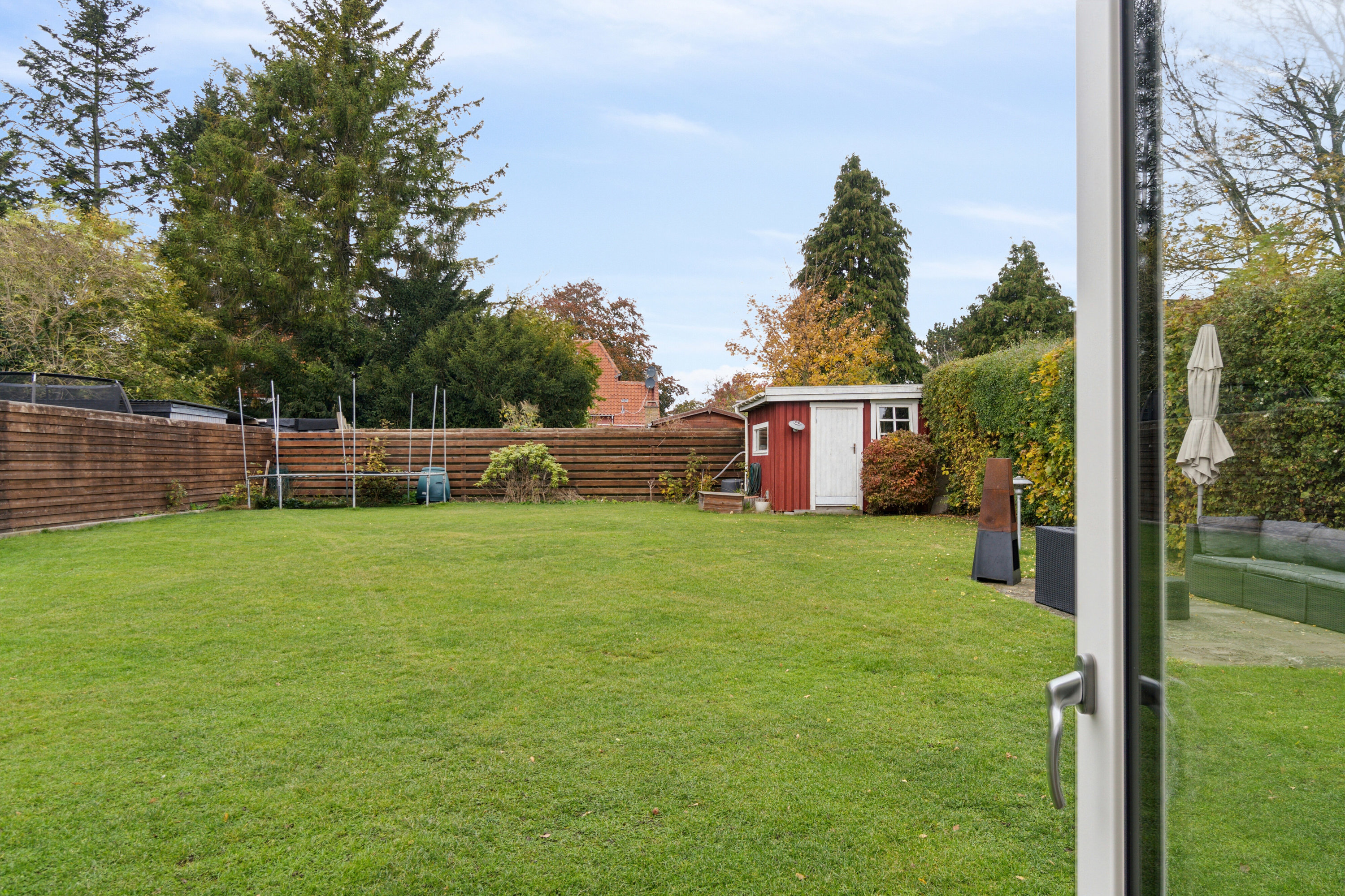 Fremhævet kig til haven billede i fuldskærmstilstand. Billede af Hvidovregårds Alle 12, 2650 Hvidovre