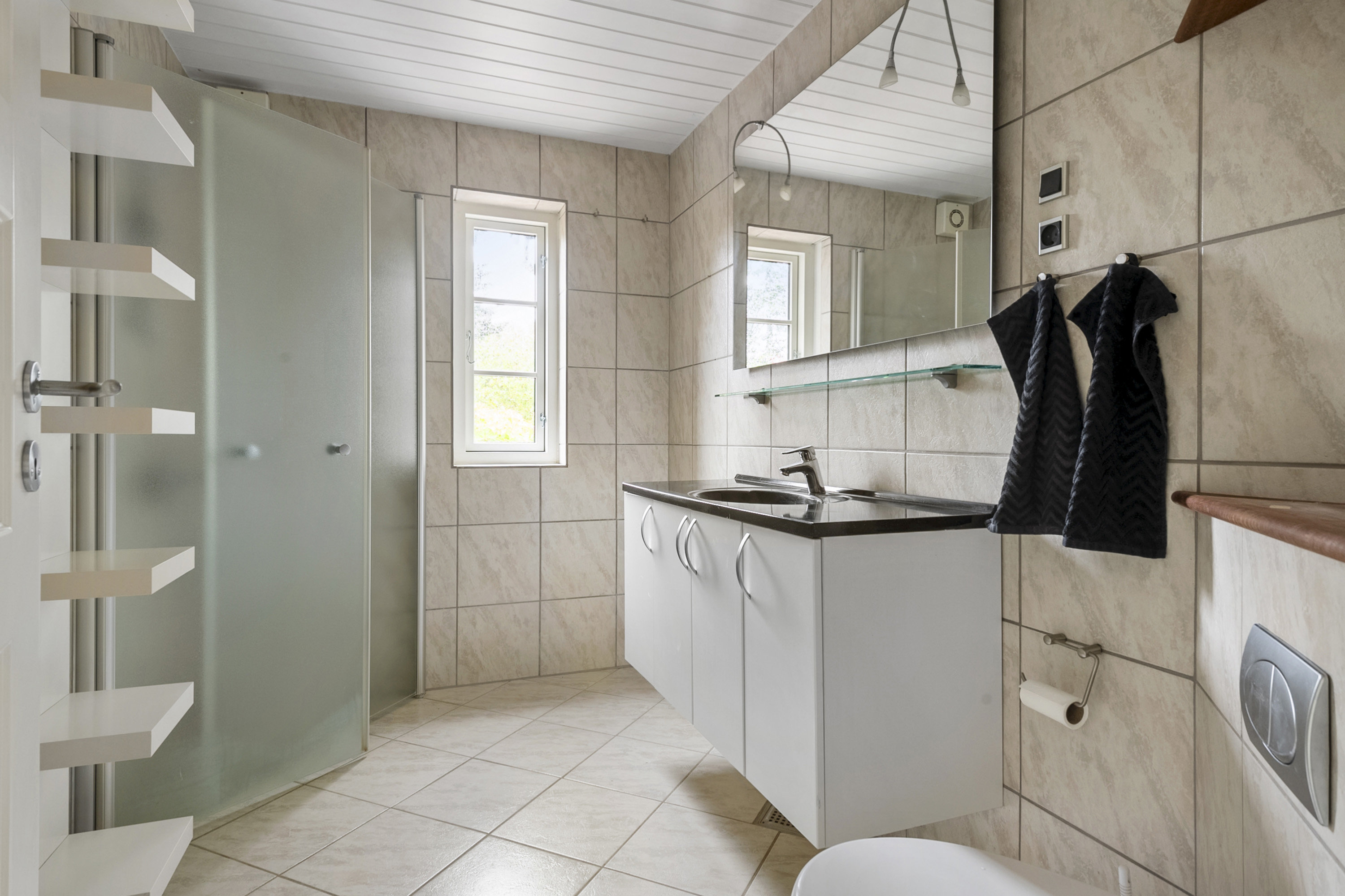 Fremhævet badeværelse billede i fuldskærmstilstand. Billede af Villavej 5, Hou, 8300 Odder