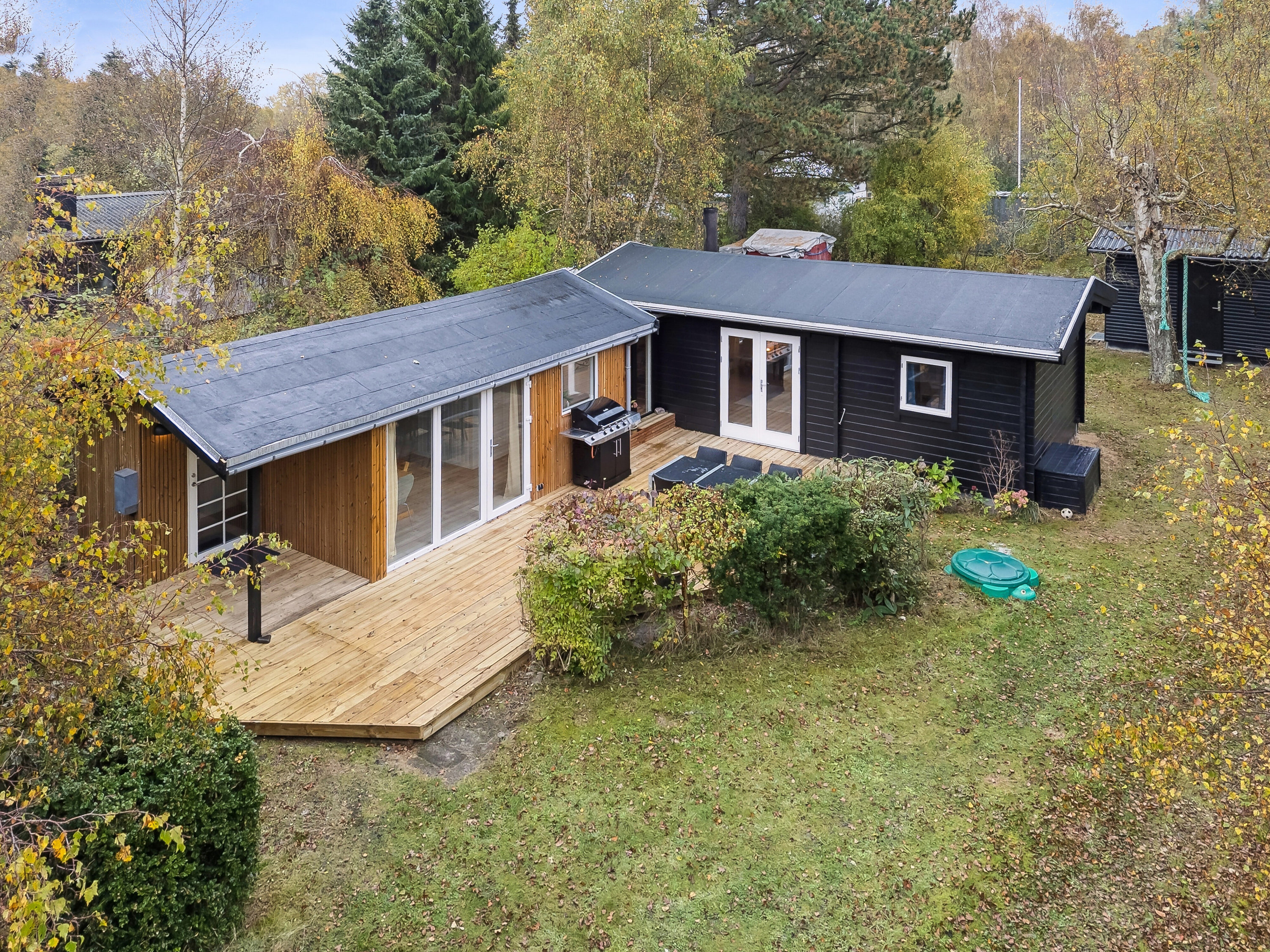 Fremhævet set fra haven billede i fuldskærmstilstand. Billede af Udmarken 13, 4400 Kalundborg