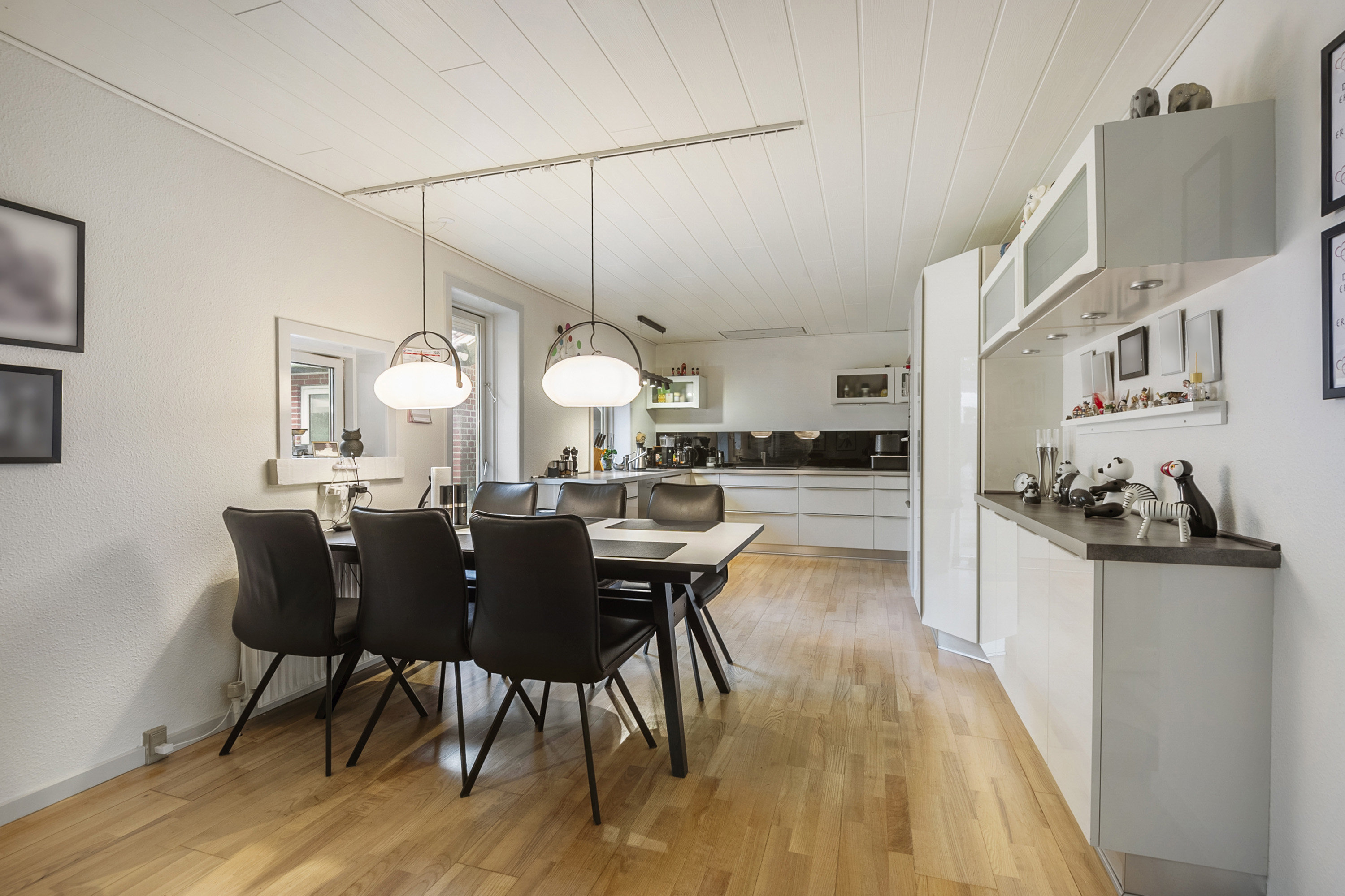 Fremhævet spisestue billede i fuldskærmstilstand. Billede af Saturnvænget 2, 6710 Esbjerg V