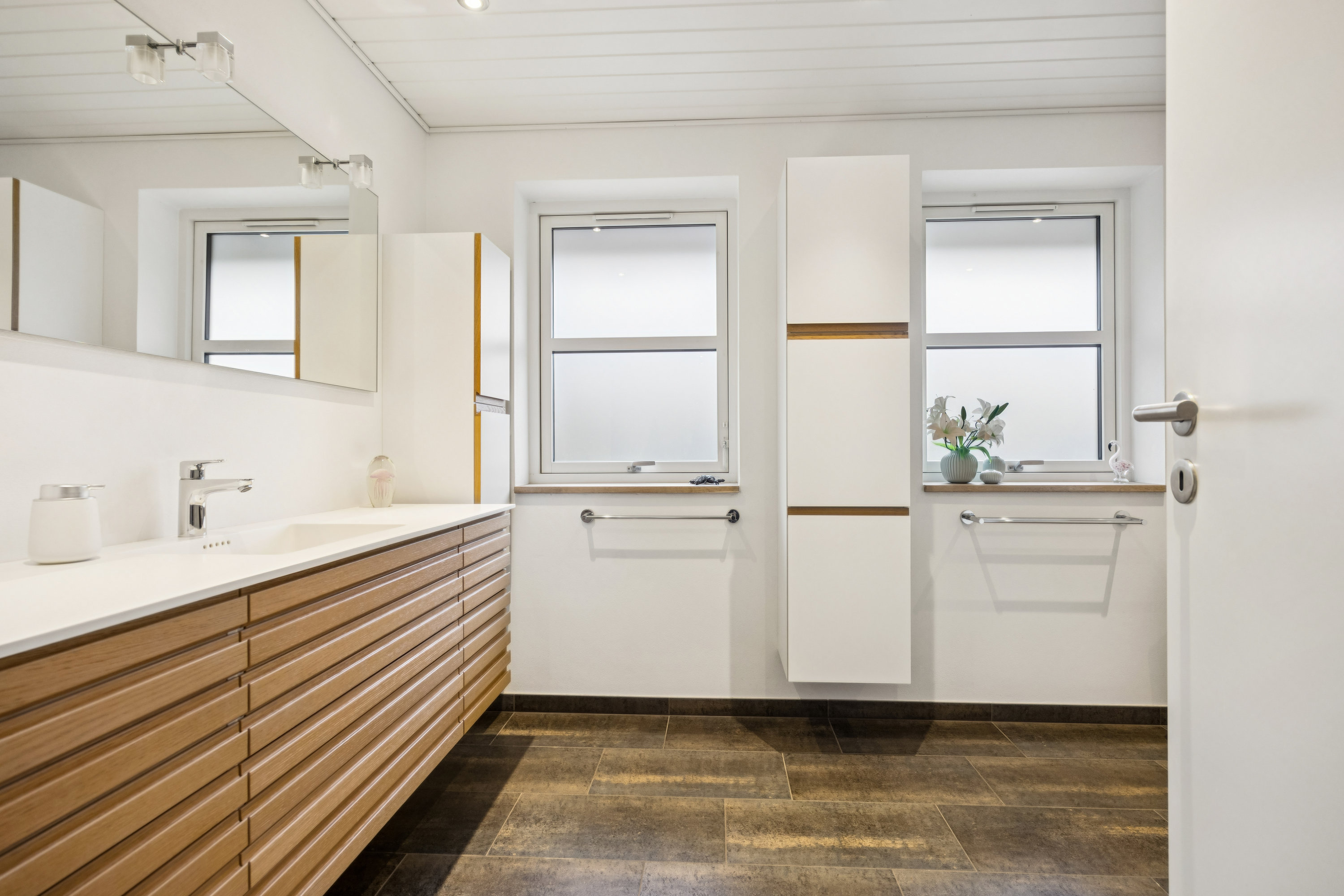 Fremhævet badeværelse billede i fuldskærmstilstand. Billede af Østermarken 31, 9320 Hjallerup