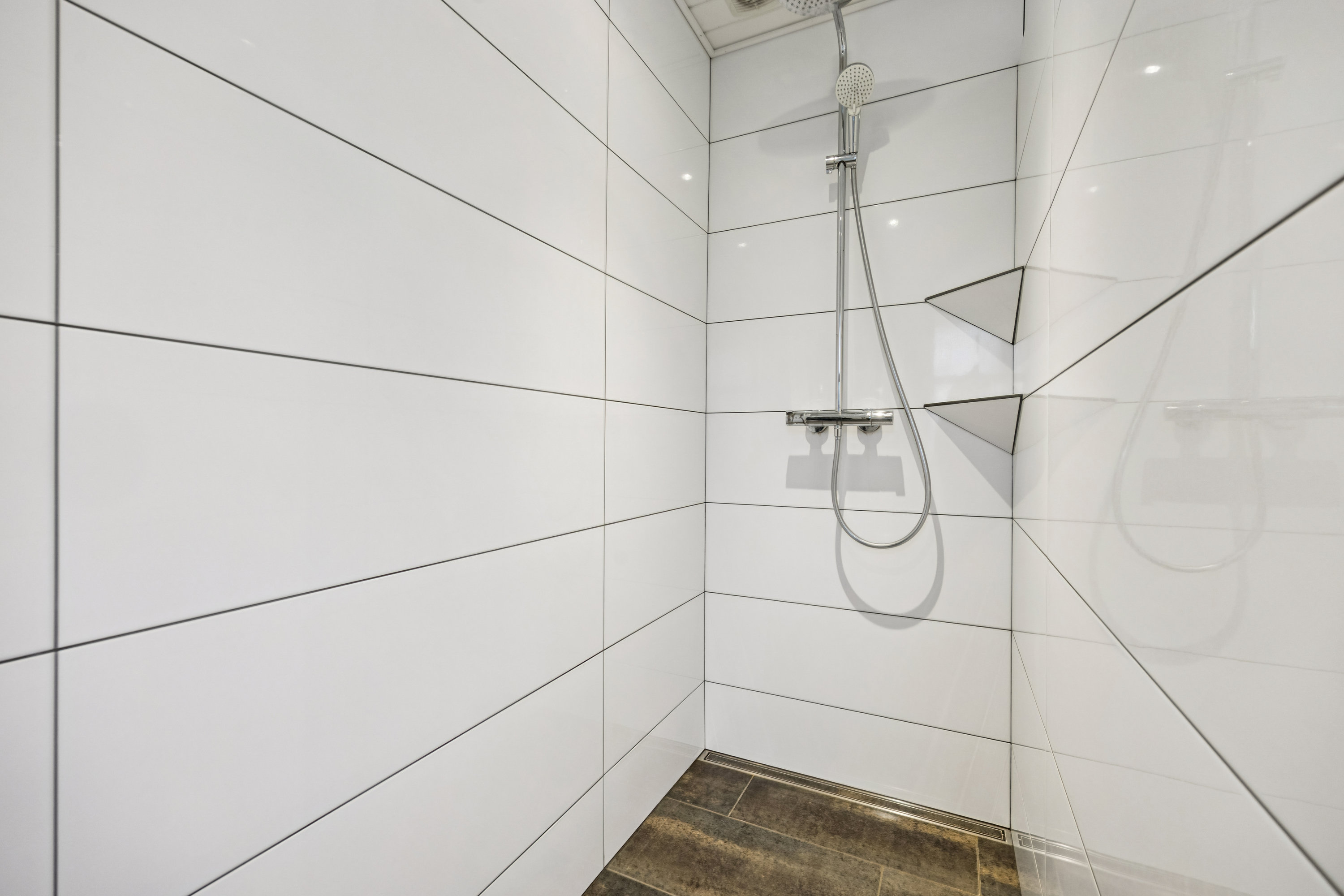 Fremhævet badeværelse billede i fuldskærmstilstand. Billede af Østermarken 31, 9320 Hjallerup