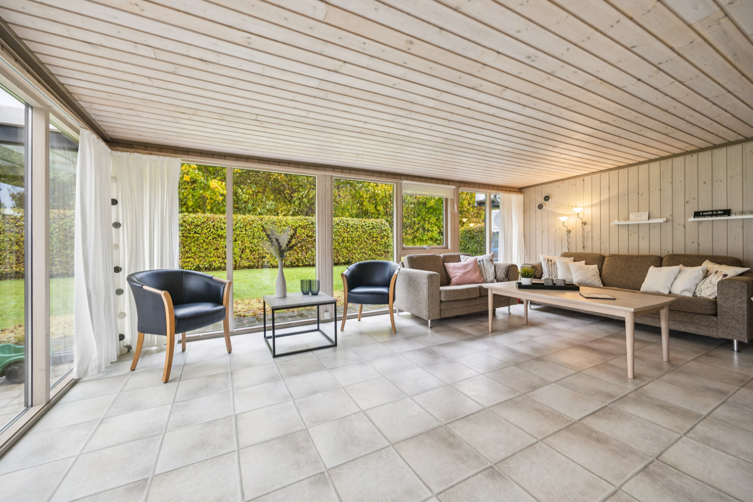 Fremhævet stue billede i fuldskærmstilstand. Billede af Østermarken 31, 9320 Hjallerup