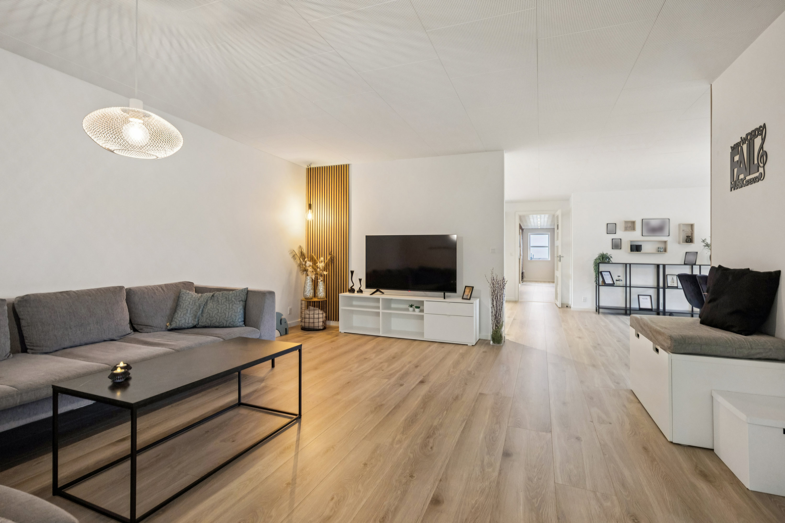 Fremhævet stue billede i fuldskærmstilstand. Billede af Østermarken 31, 9320 Hjallerup