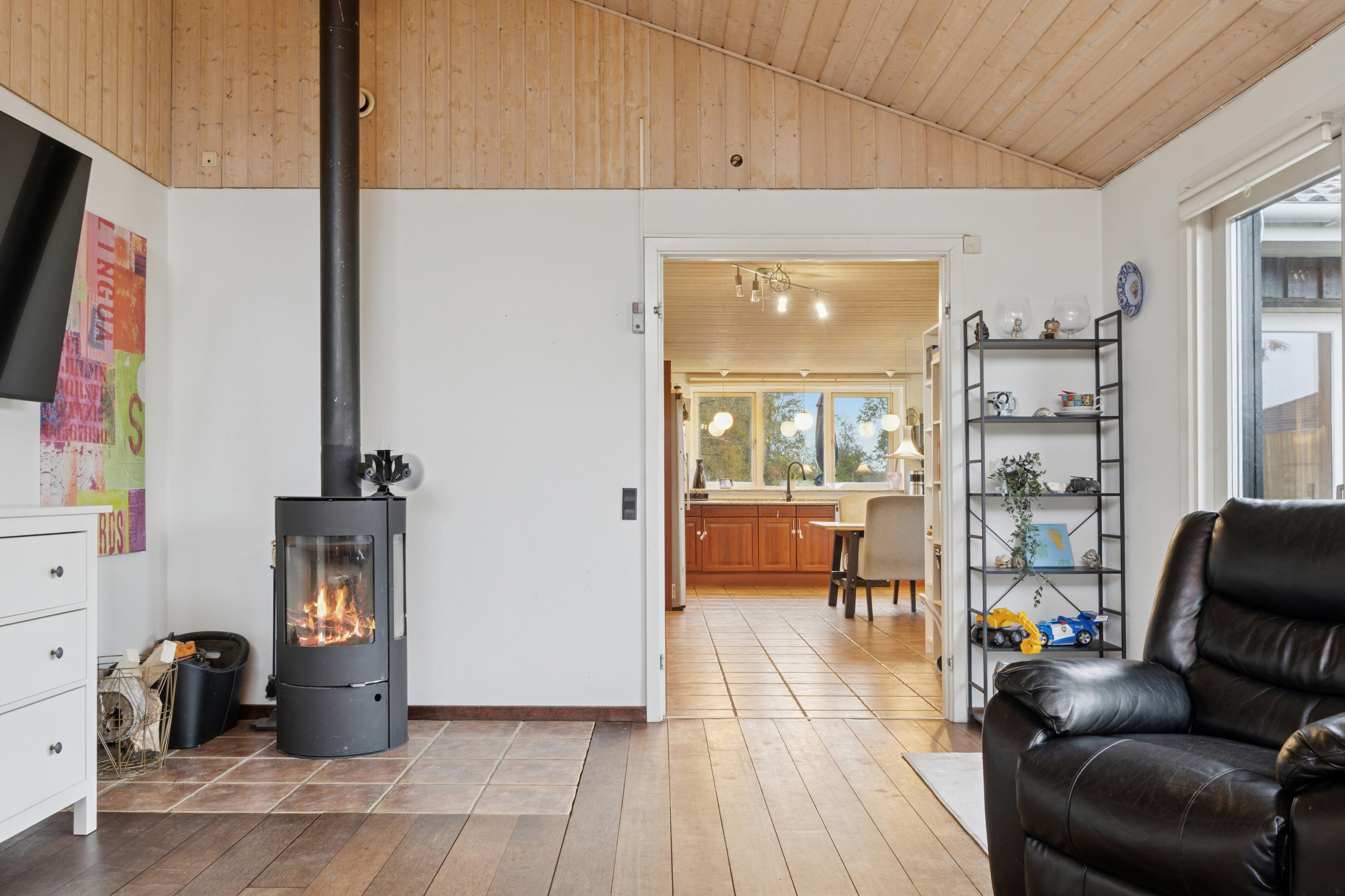 Fremhævet stue billede i fuldskærmstilstand. Billede af Lupinvej 36, 4040 Jyllinge