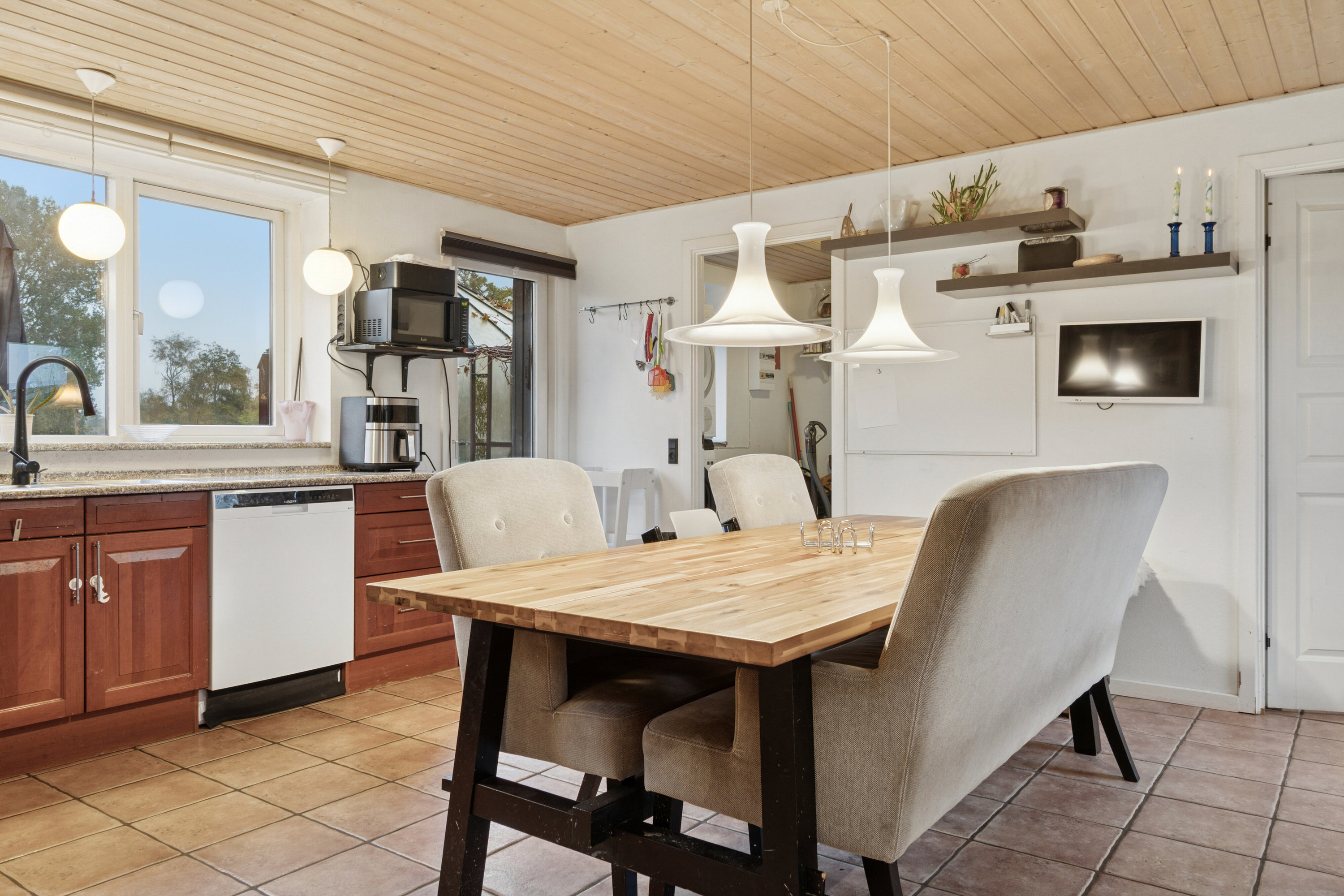 Fremhævet spisestue billede i fuldskærmstilstand. Billede af Lupinvej 36, 4040 Jyllinge