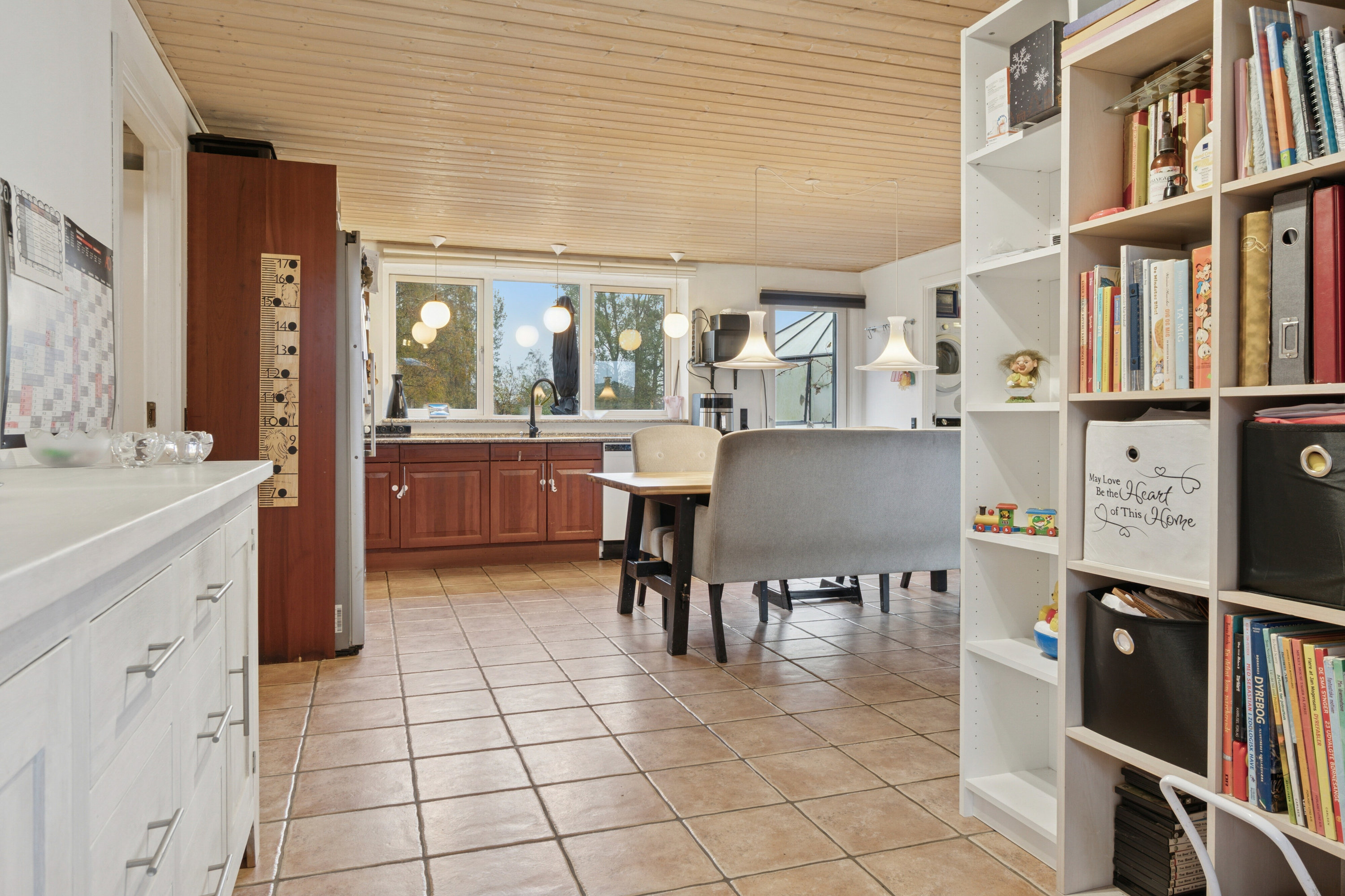 Fremhævet spisestue billede i fuldskærmstilstand. Billede af Lupinvej 36, 4040 Jyllinge