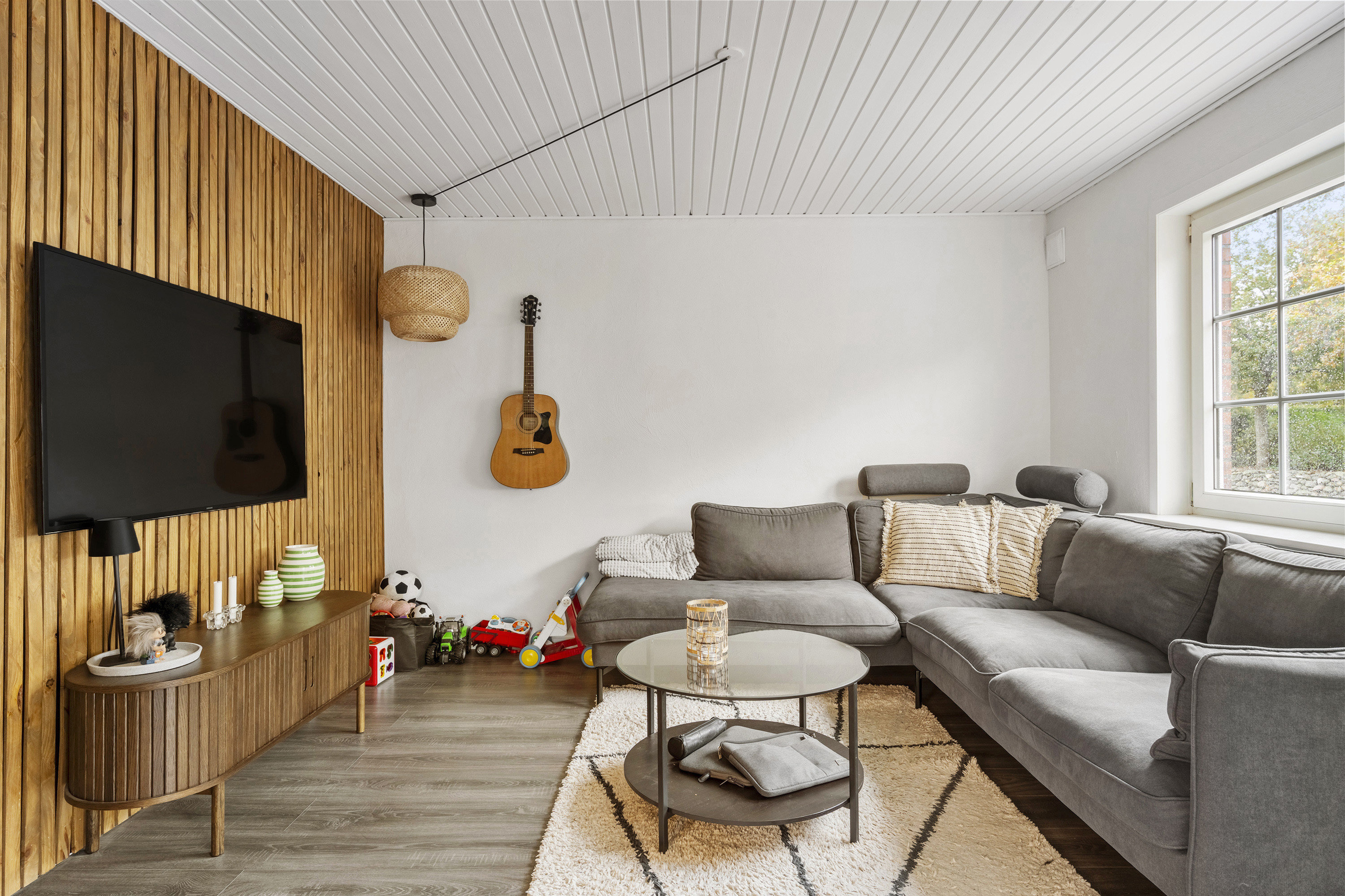 Fremhævet stue billede i fuldskærmstilstand. Billede af Kirkebakken 4, Horne, 6800 Varde