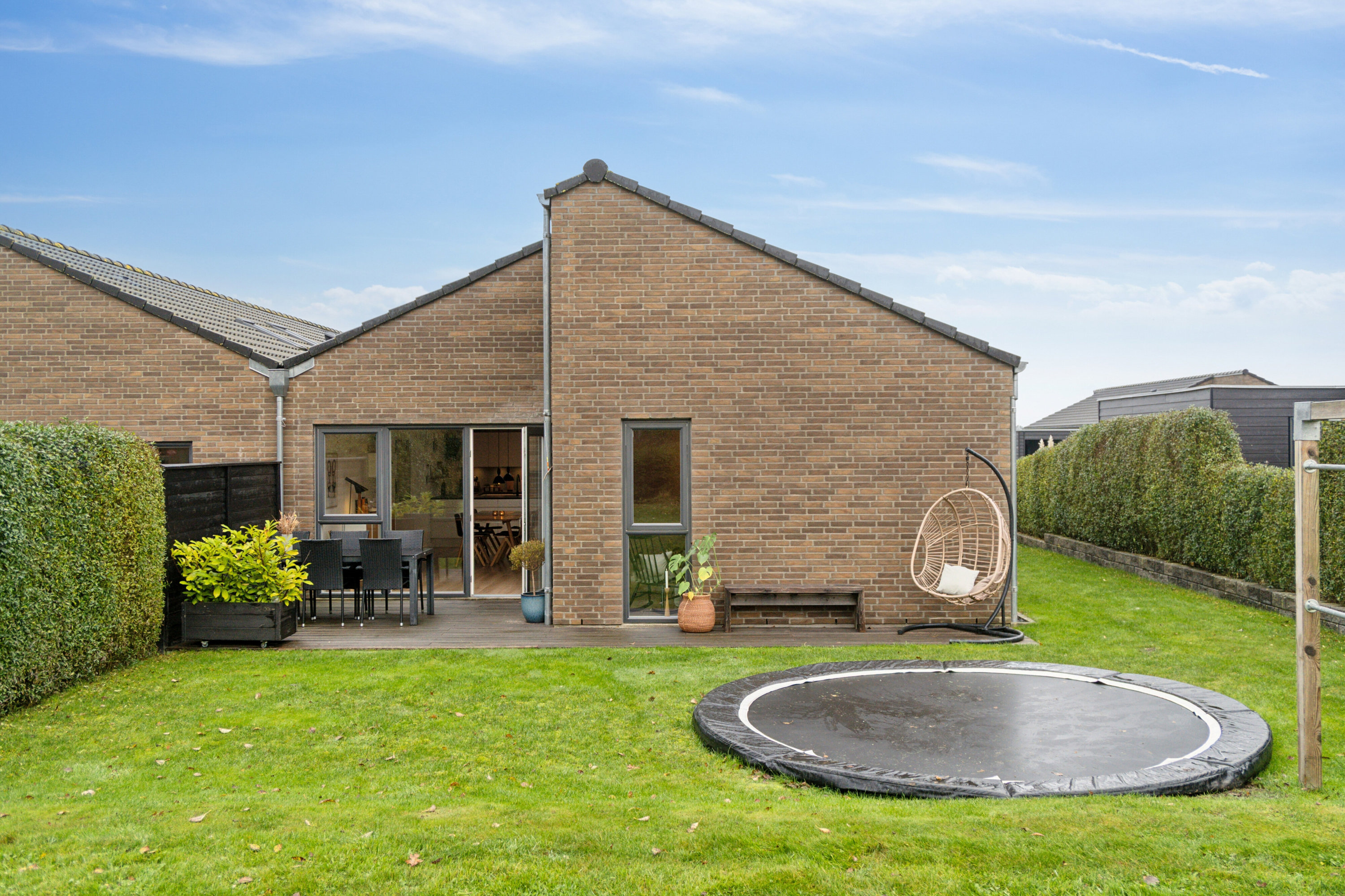 Fremhævet set fra haven billede i fuldskærmstilstand. Billede af Buskelundengen 9, 8600 Silkeborg