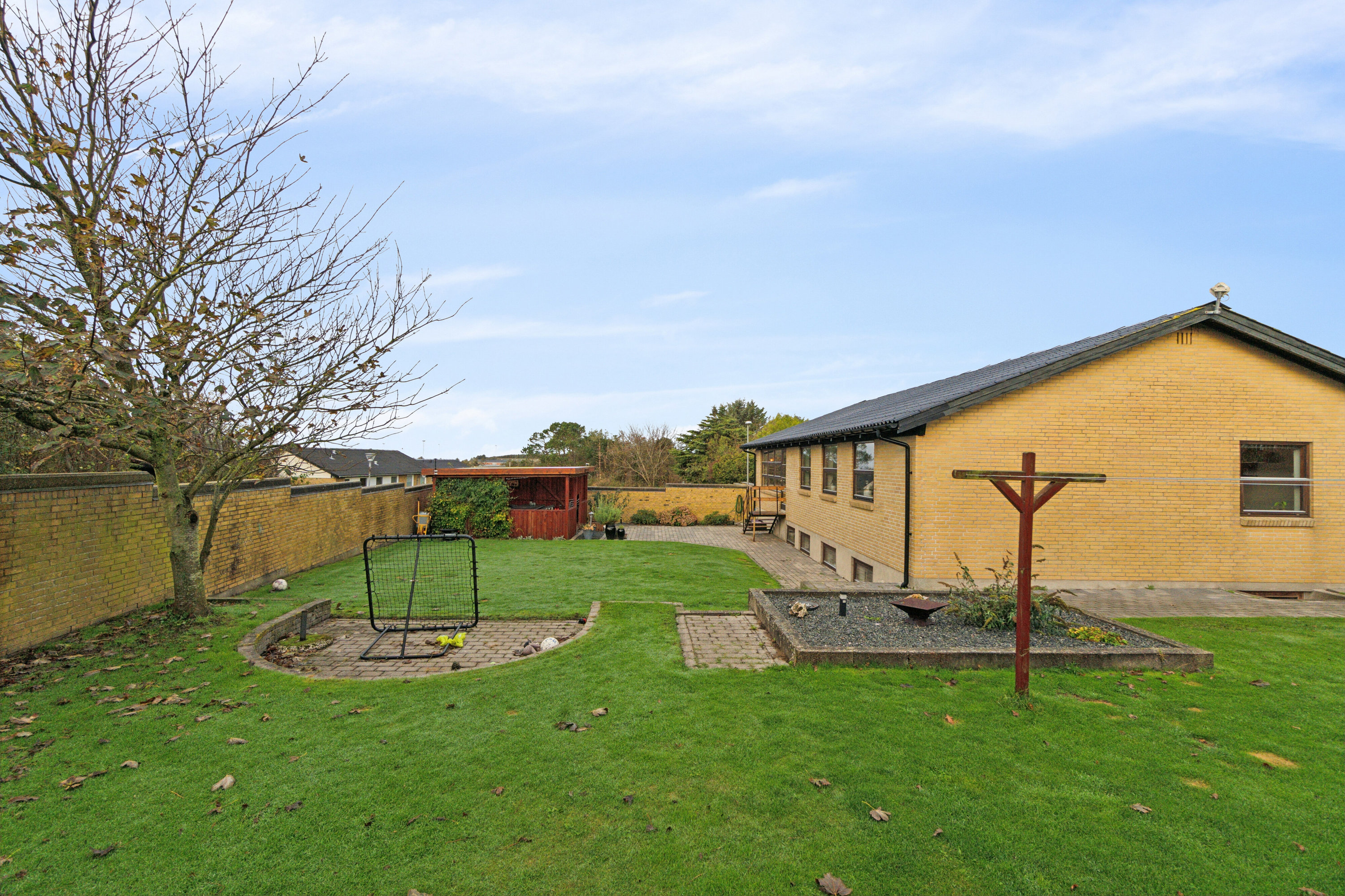 Fremhævet set fra haven billede i fuldskærmstilstand. Billede af Gyvelvænget 309, 7730 Hanstholm