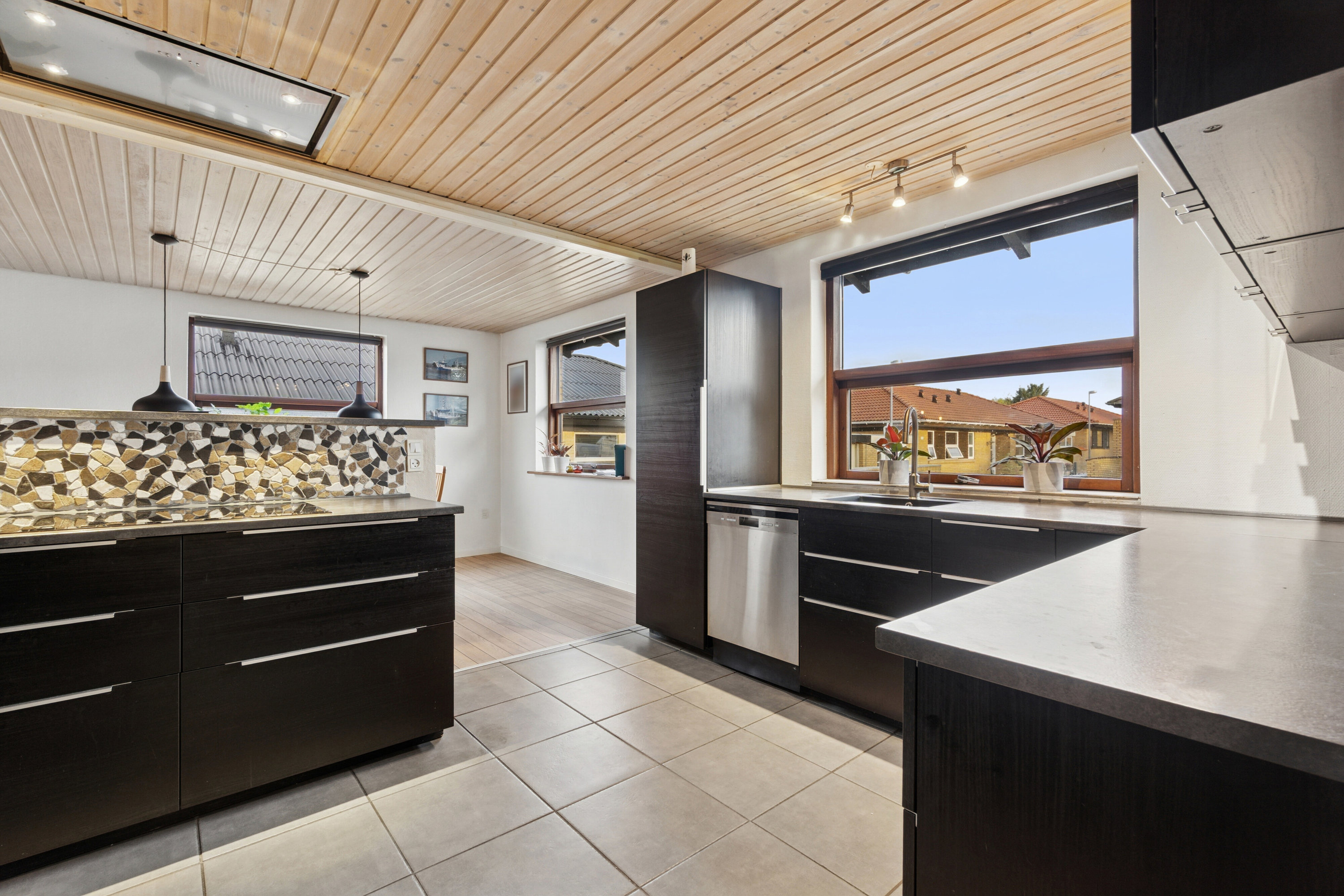 Fremhævet køkken billede i fuldskærmstilstand. Billede af Gyvelvænget 309, 7730 Hanstholm