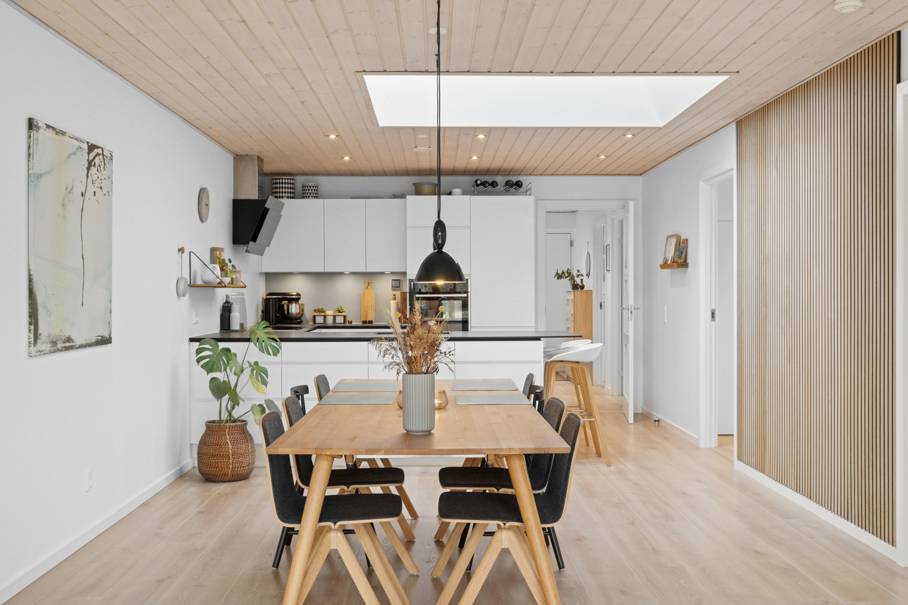 Fremhævet spisestue billede i fuldskærmstilstand. Billede af Buskelundengen 9, 8600 Silkeborg