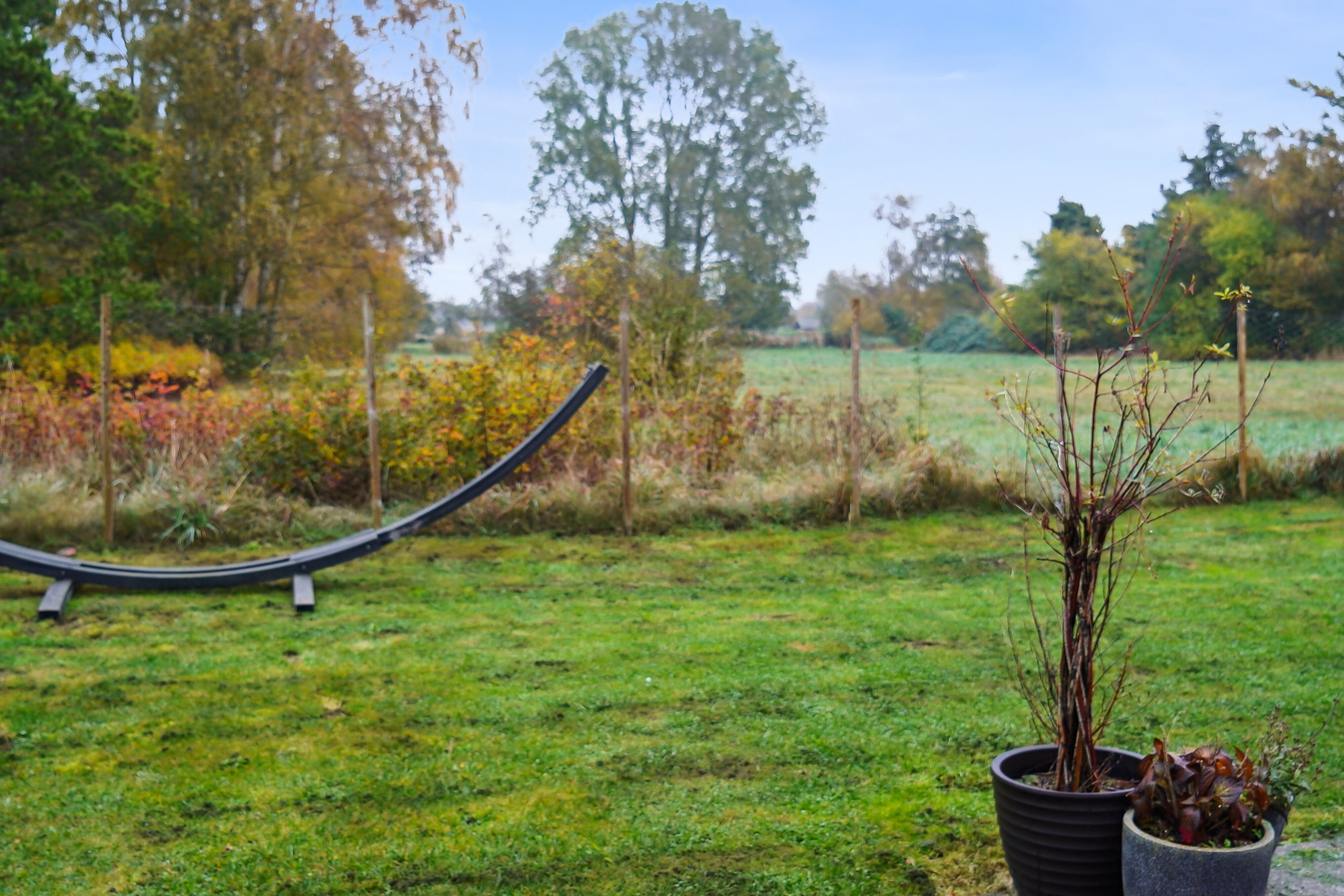 Fremhævet set fra haven billede i fuldskærmstilstand. Billede af Lupinvej 36, 4040 Jyllinge